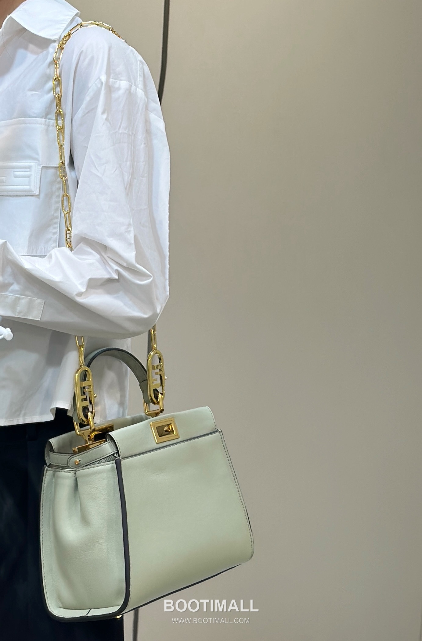 Fendi Peekaboo Classic FF Lining Calfskin Top Handle Bag 펜디 피카부 클래식 FF 안감 카프스킨 탑핸들백 23cm 2