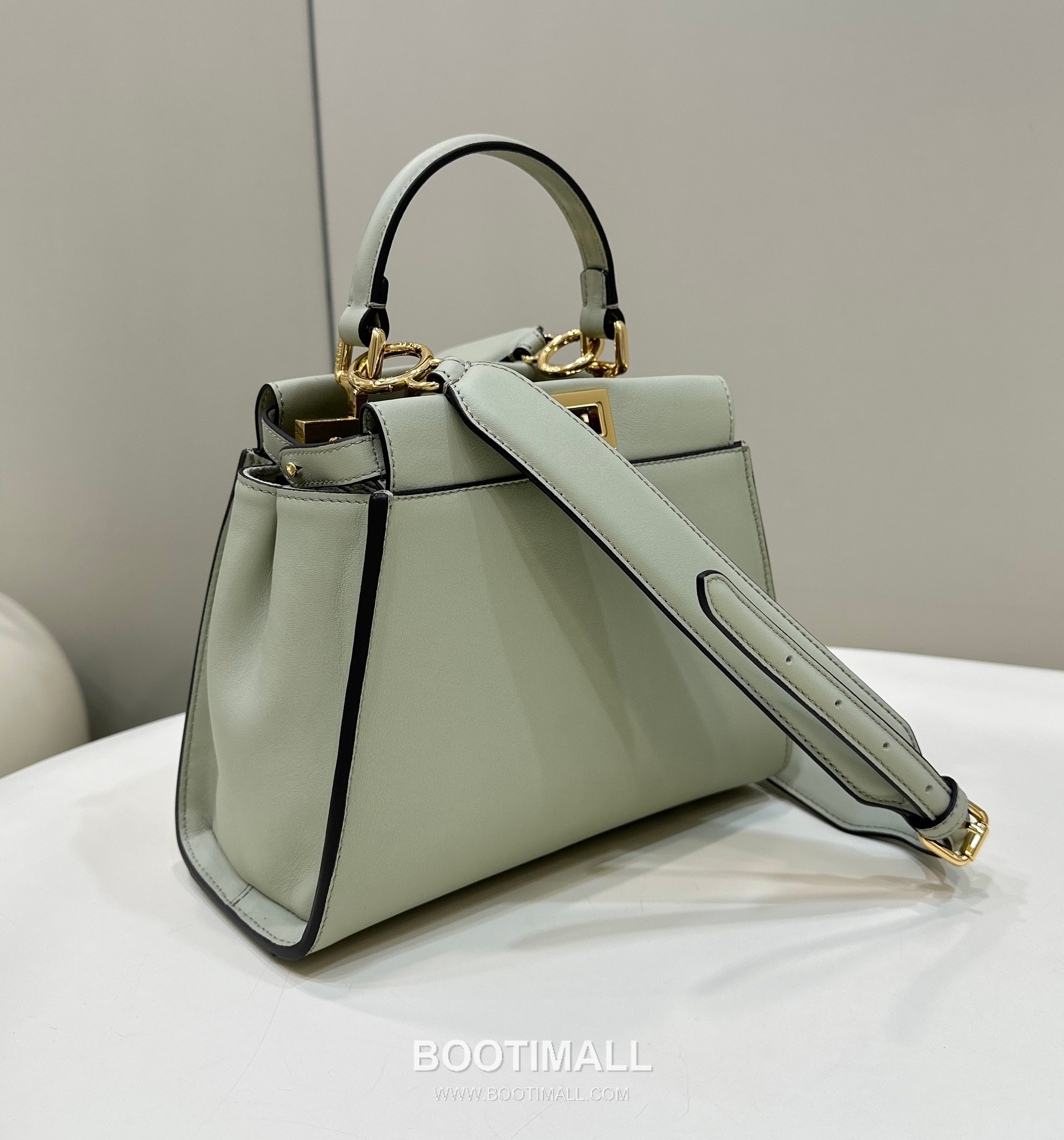 Fendi Peekaboo Classic FF Lining Calfskin Top Handle Bag 펜디 피카부 클래식 FF 안감 카프스킨 탑핸들백 23cm 8