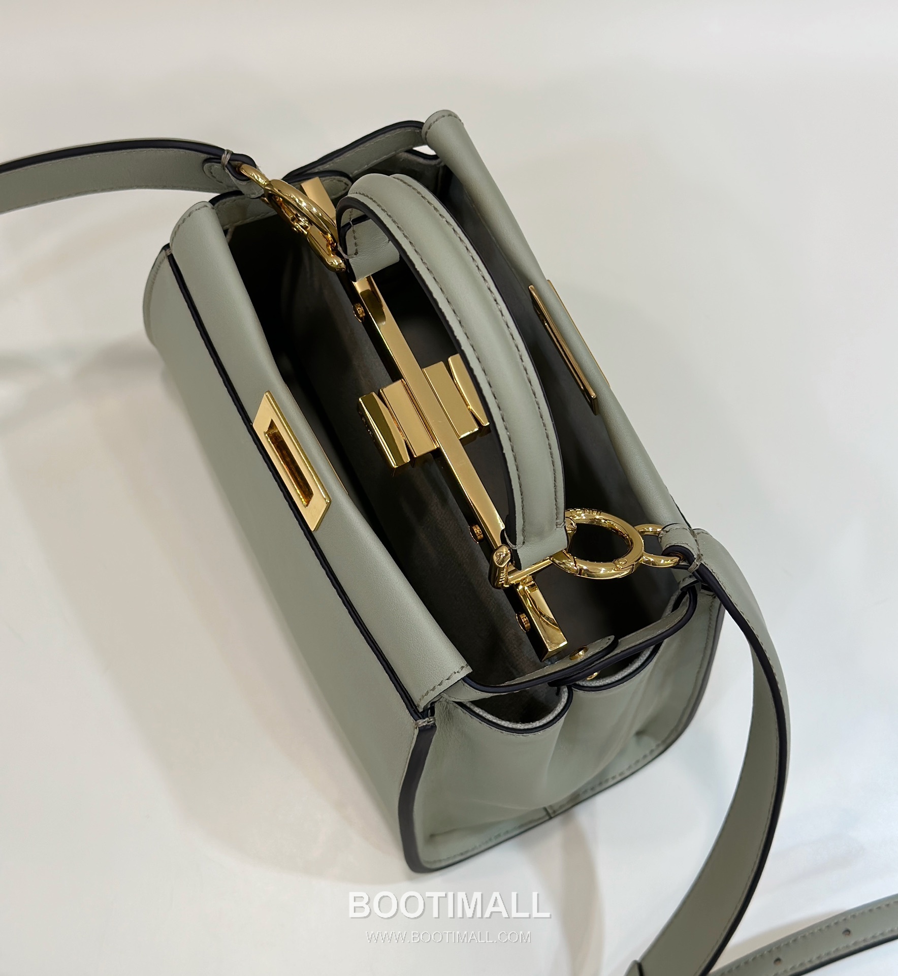 Fendi Peekaboo Classic FF Lining Calfskin Top Handle Bag 펜디 피카부 클래식 FF 안감 카프스킨 탑핸들백 23cm 15