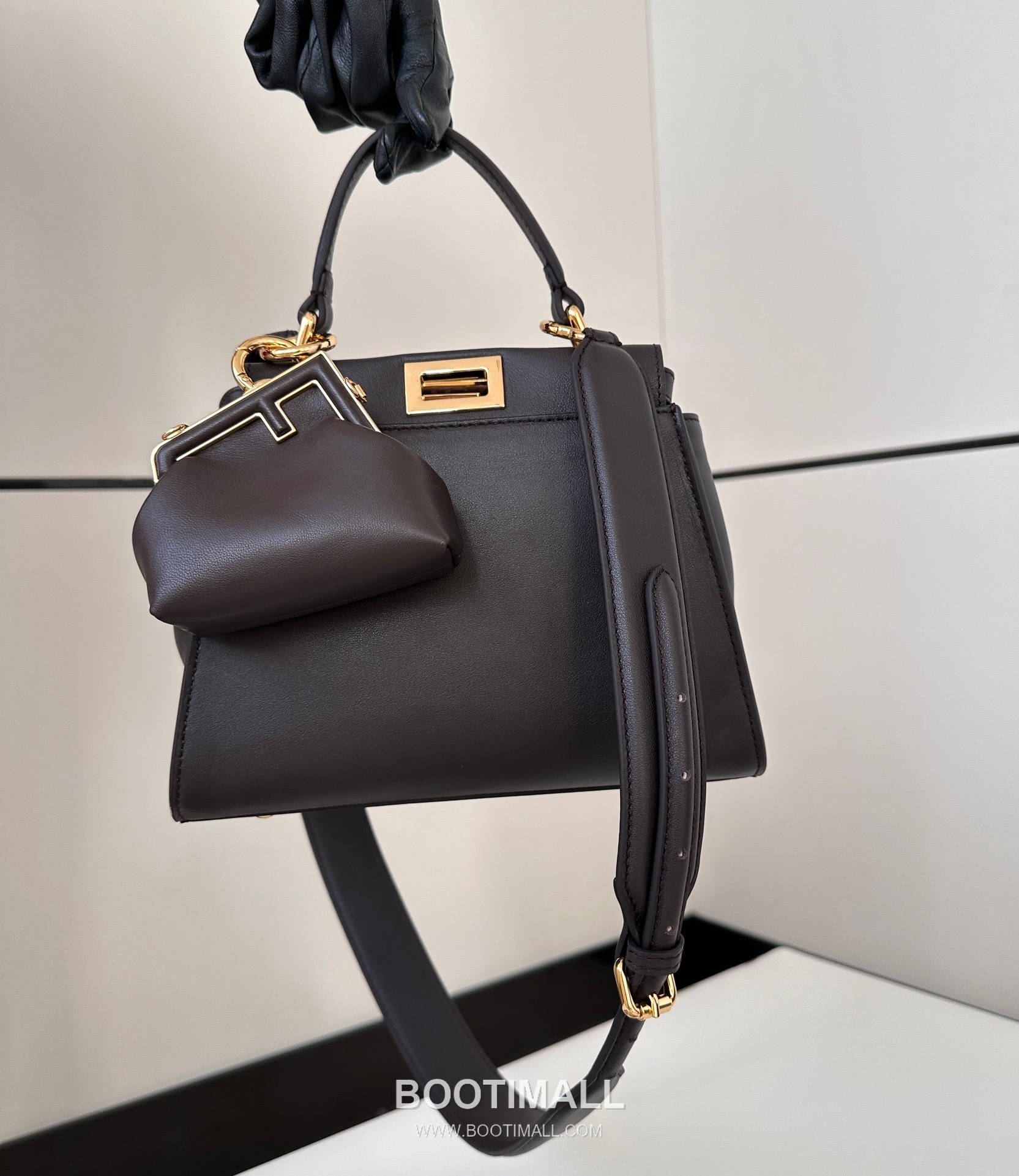 Fendi Peekaboo Classic FF Suede Lining Calfskin Brown Top Handle Bag 펜디 피카부 클래식 FF 스웨이드 안감 카프스킨 브라운 탑핸들백 23cm 2