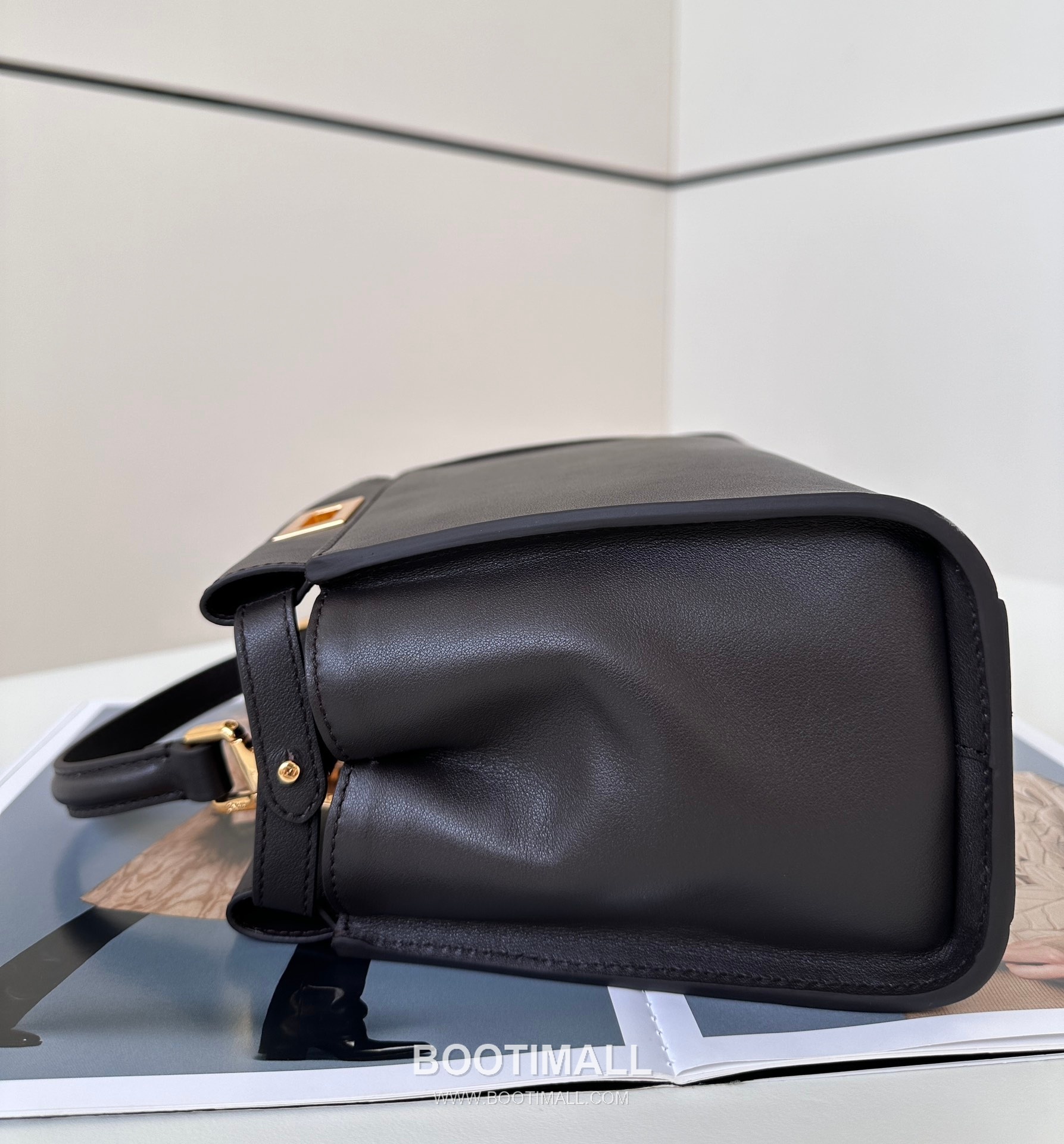 Fendi Peekaboo Classic FF Suede Lining Calfskin Brown Top Handle Bag 펜디 피카부 클래식 FF 스웨이드 안감 카프스킨 브라운 탑핸들백 23cm 8