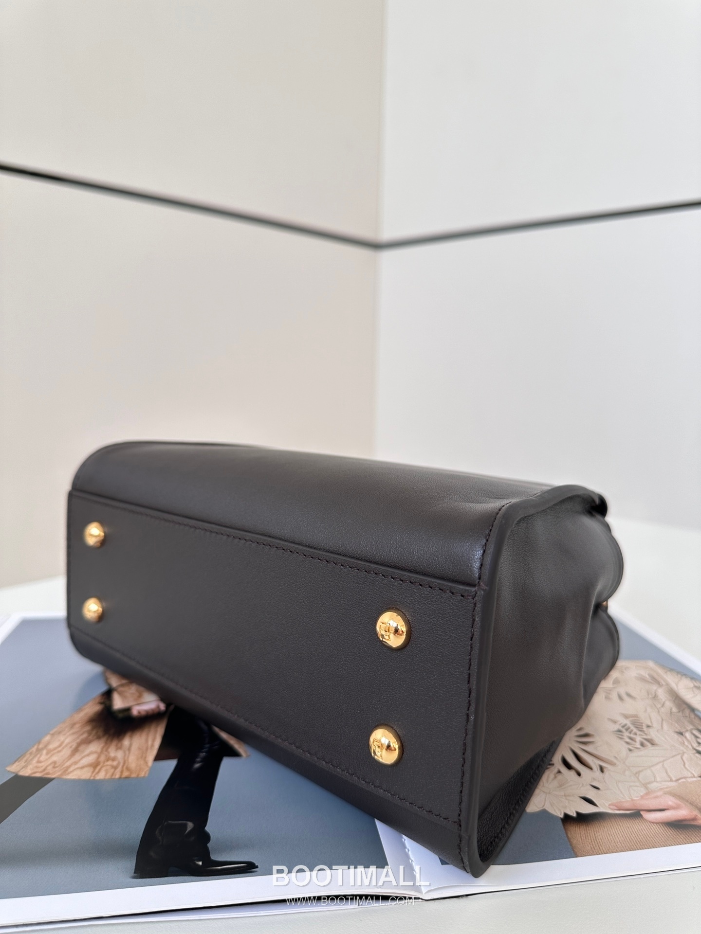 Fendi Peekaboo Classic FF Suede Lining Calfskin Brown Top Handle Bag 펜디 피카부 클래식 FF 스웨이드 안감 카프스킨 브라운 탑핸들백 23cm 9