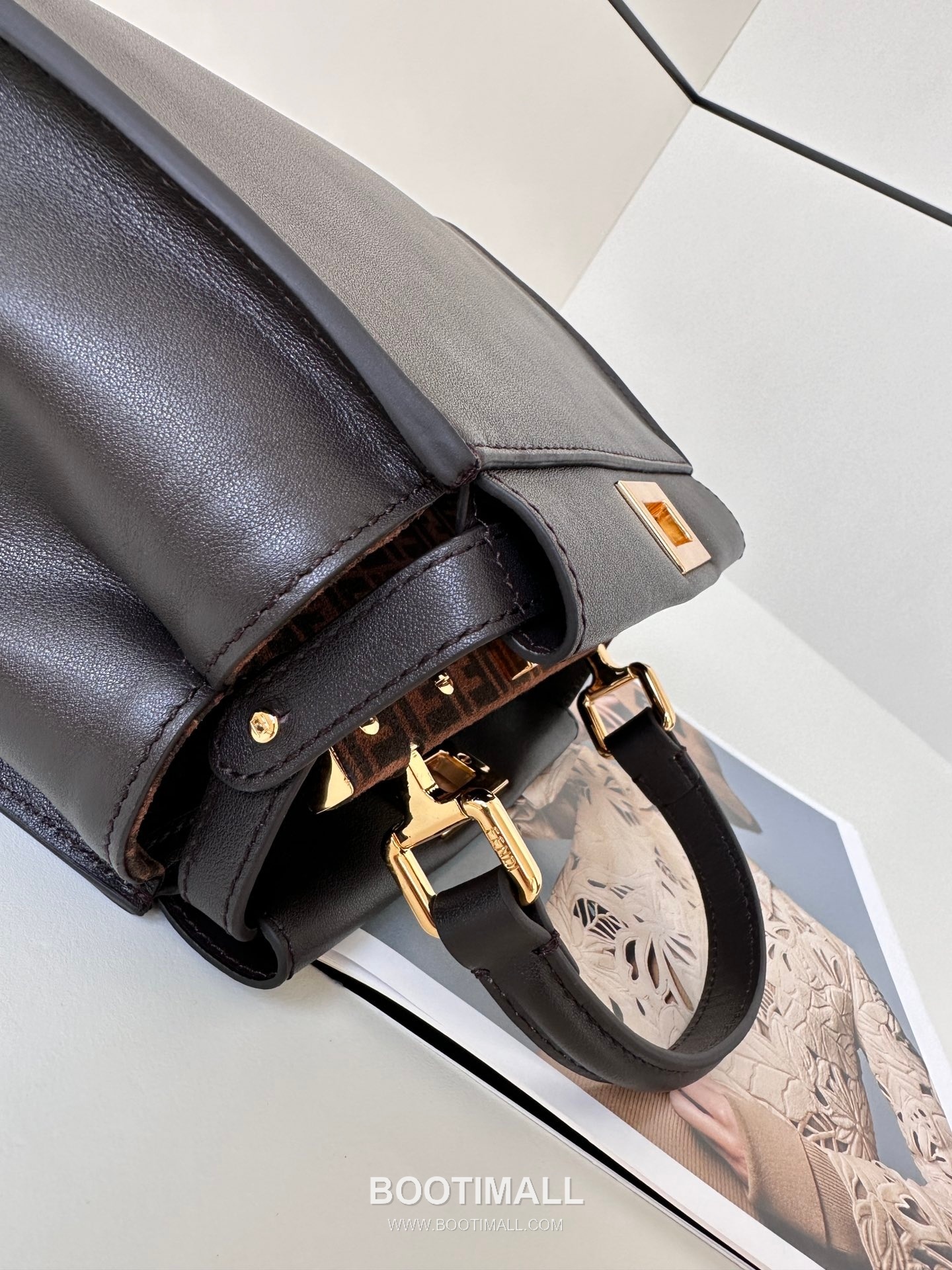 Fendi Peekaboo Classic FF Suede Lining Calfskin Brown Top Handle Bag 펜디 피카부 클래식 FF 스웨이드 안감 카프스킨 브라운 탑핸들백 23cm 10