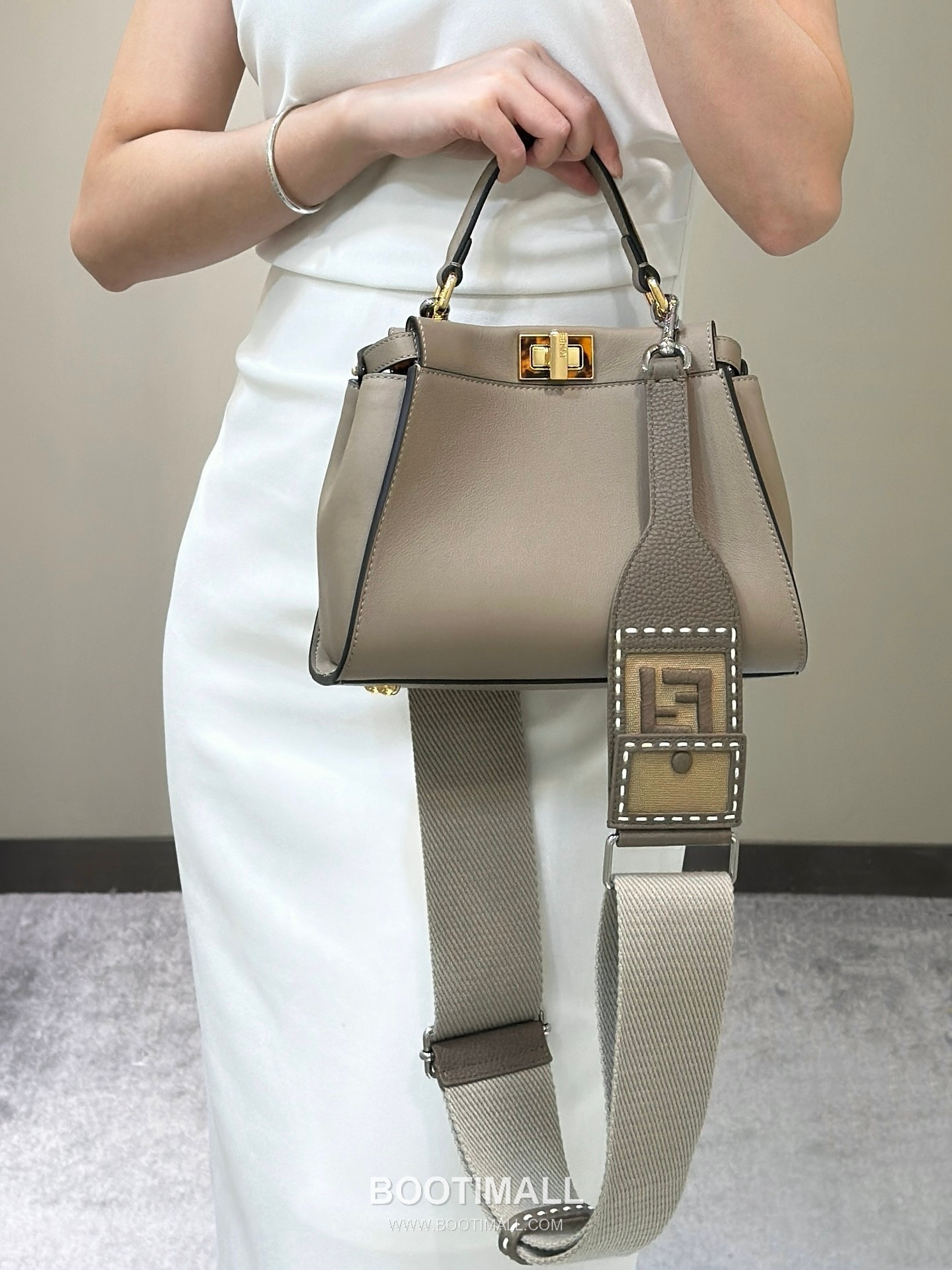 Fendi Peekaboo Classic Tortoiseshell Cowhide Dove Grey Top Handle Bag 펜디 피카부 클래식 토터스쉘 소가죽 도브 그레이 탑핸들백 23cm 7
