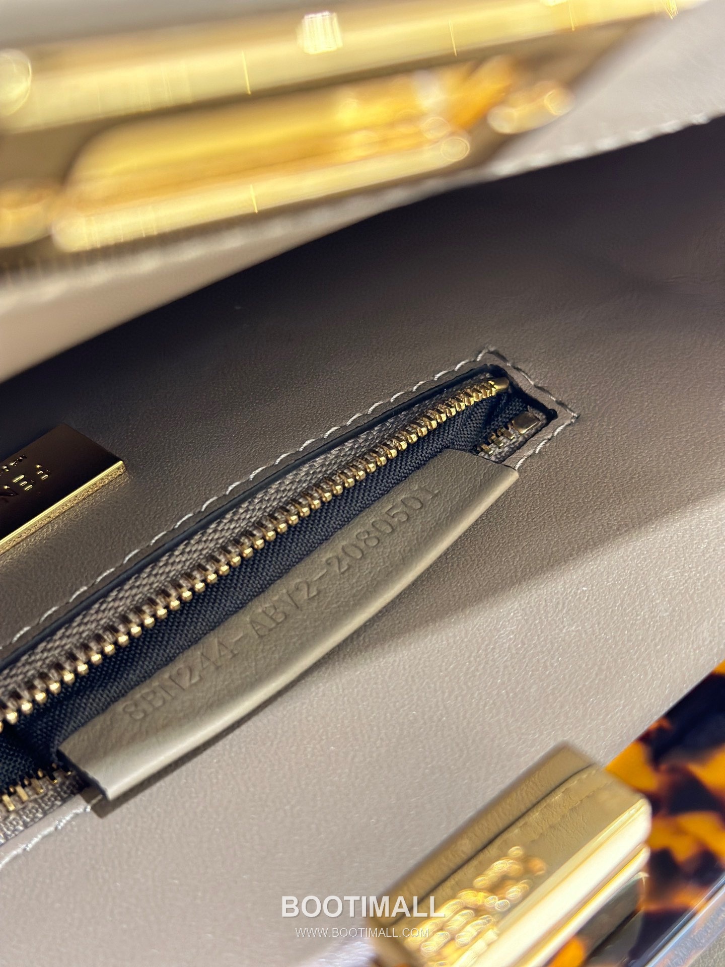 Fendi Peekaboo Classic Tortoiseshell Cowhide Dove Grey Top Handle Bag 펜디 피카부 클래식 토터스쉘 소가죽 도브 그레이 탑핸들백 23cm 12