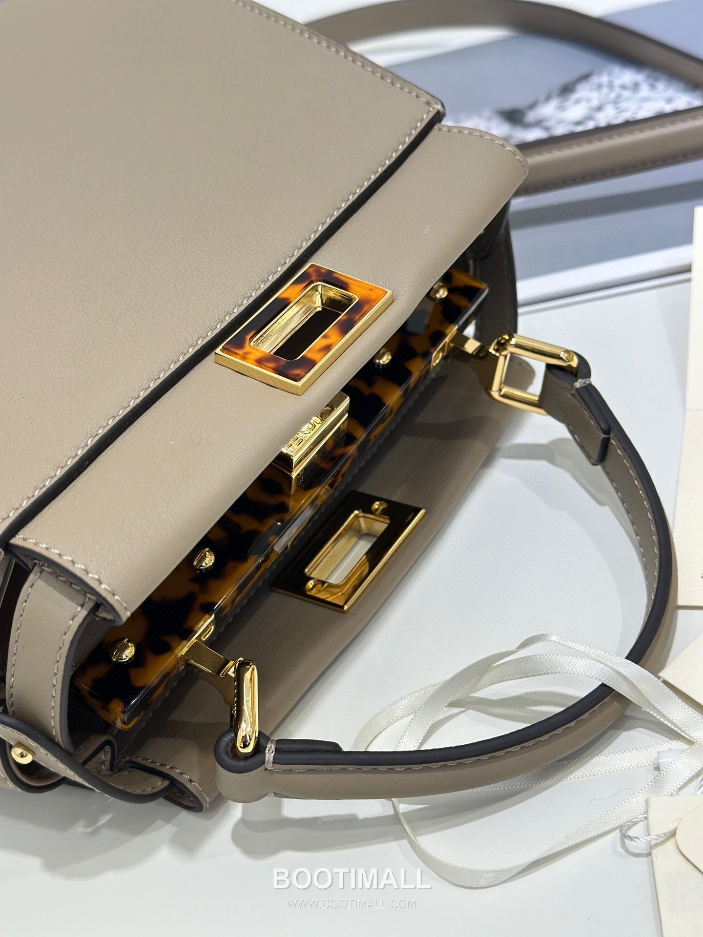 Fendi Peekaboo Classic Tortoiseshell Cowhide Dove Grey Top Handle Bag 펜디 피카부 클래식 토터스쉘 소가죽 도브 그레이 탑핸들백 23cm 14