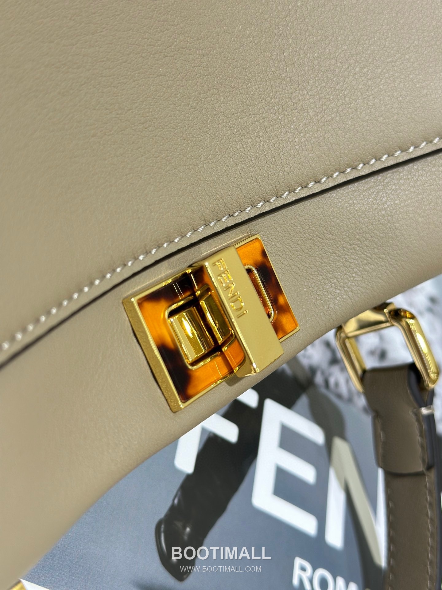 Fendi Peekaboo Classic Tortoiseshell Cowhide Dove Grey Top Handle Bag 펜디 피카부 클래식 토터스쉘 소가죽 도브 그레이 탑핸들백 23cm 16