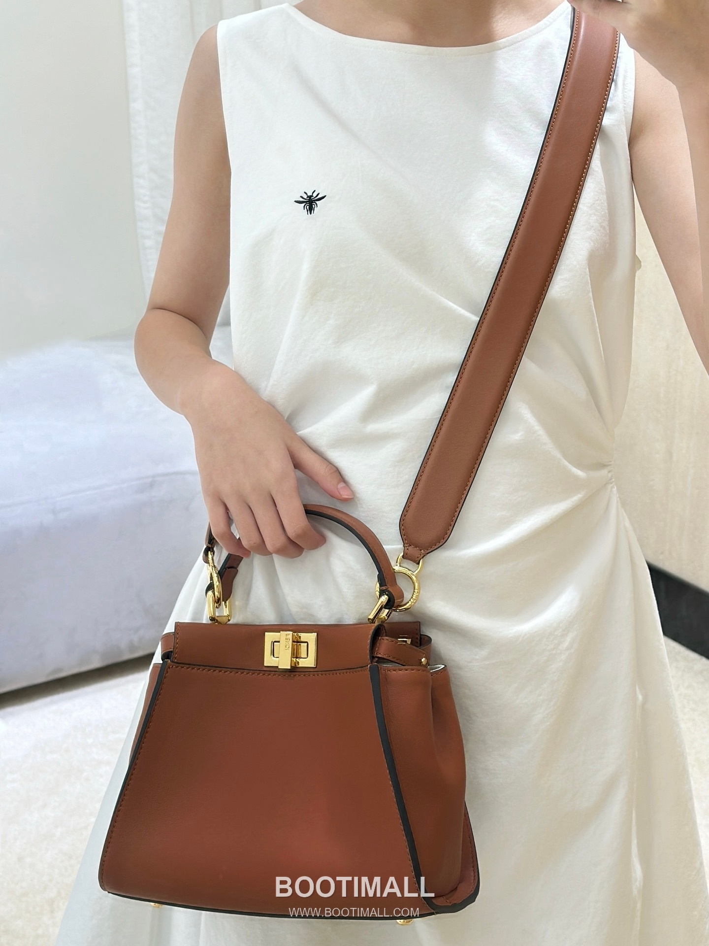Fendi Peekaboo Classic FF Lining Calfskin Caramel Top Handle Bag 펜디 피카부 클래식 FF 안감 카프스킨 카라멜 탑핸들백 23cm 1