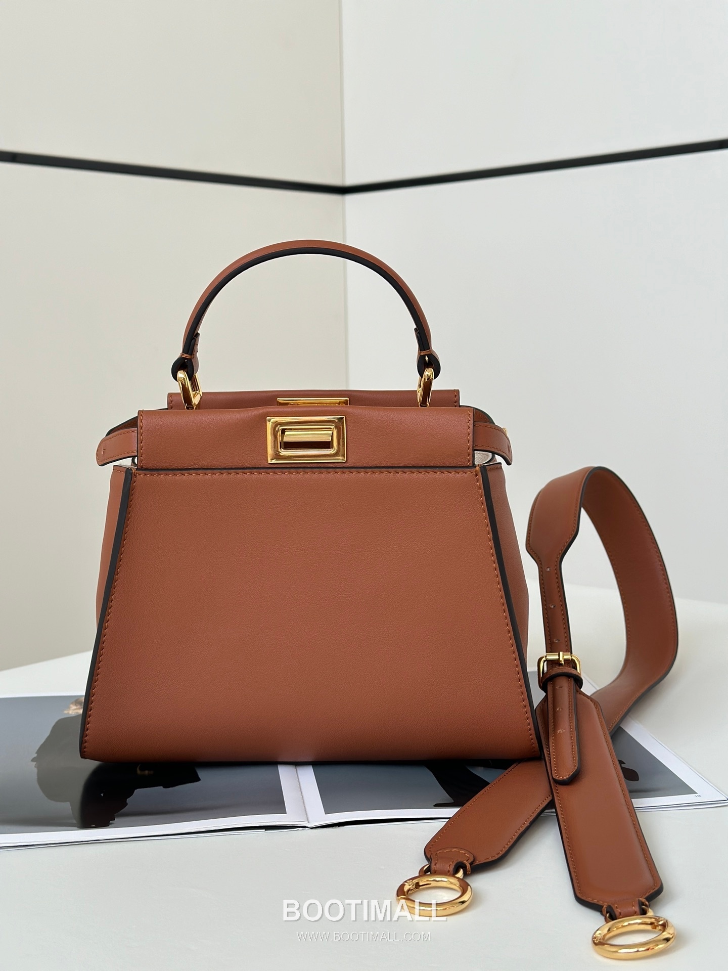Fendi Peekaboo Classic FF Lining Calfskin Caramel Top Handle Bag 펜디 피카부 클래식 FF 안감 카프스킨 카라멜 탑핸들백 23cm 5