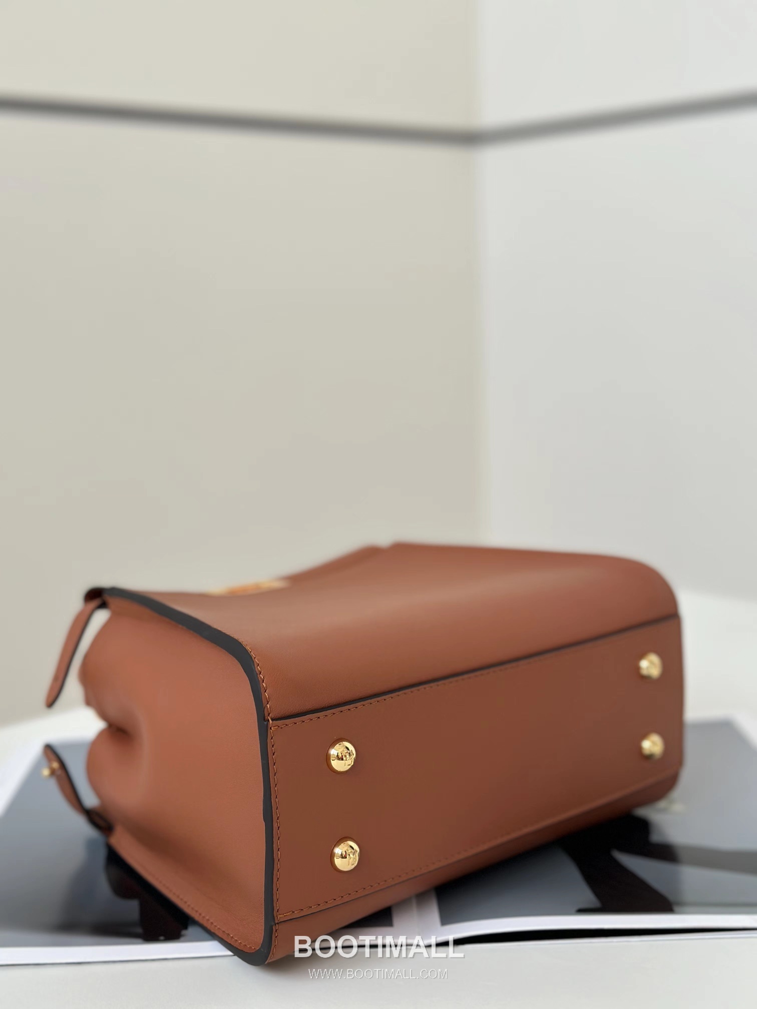 Fendi Peekaboo Classic FF Lining Calfskin Caramel Top Handle Bag 펜디 피카부 클래식 FF 안감 카프스킨 카라멜 탑핸들백 23cm 7