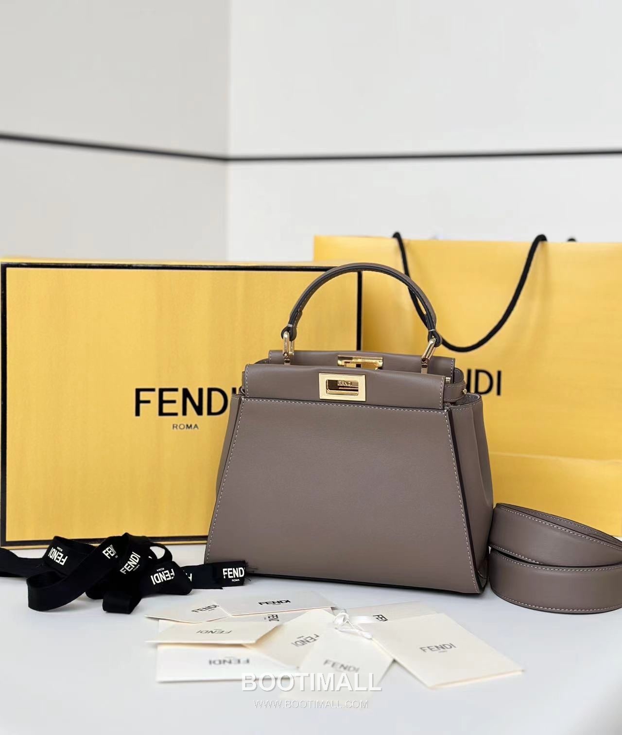 Fendi Peekaboo Classic FF Lining Calfskin Top Handle Bag 펜디 피카부 클래식 FF 안감 카프스킨 탑핸들백 23cm 2
