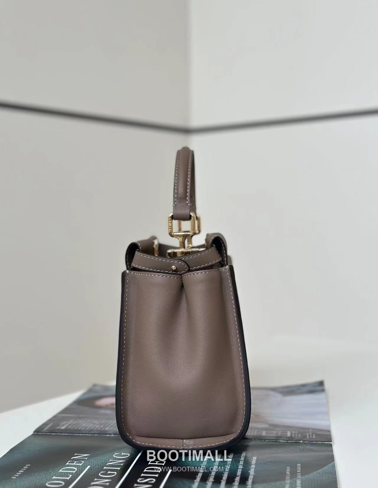 Fendi Peekaboo Classic FF Lining Calfskin Top Handle Bag 펜디 피카부 클래식 FF 안감 카프스킨 탑핸들백 23cm 4