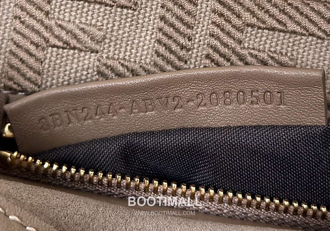 Fendi Peekaboo Classic FF Lining Calfskin Top Handle Bag 펜디 피카부 클래식 FF 안감 카프스킨 탑핸들백 23cm 8