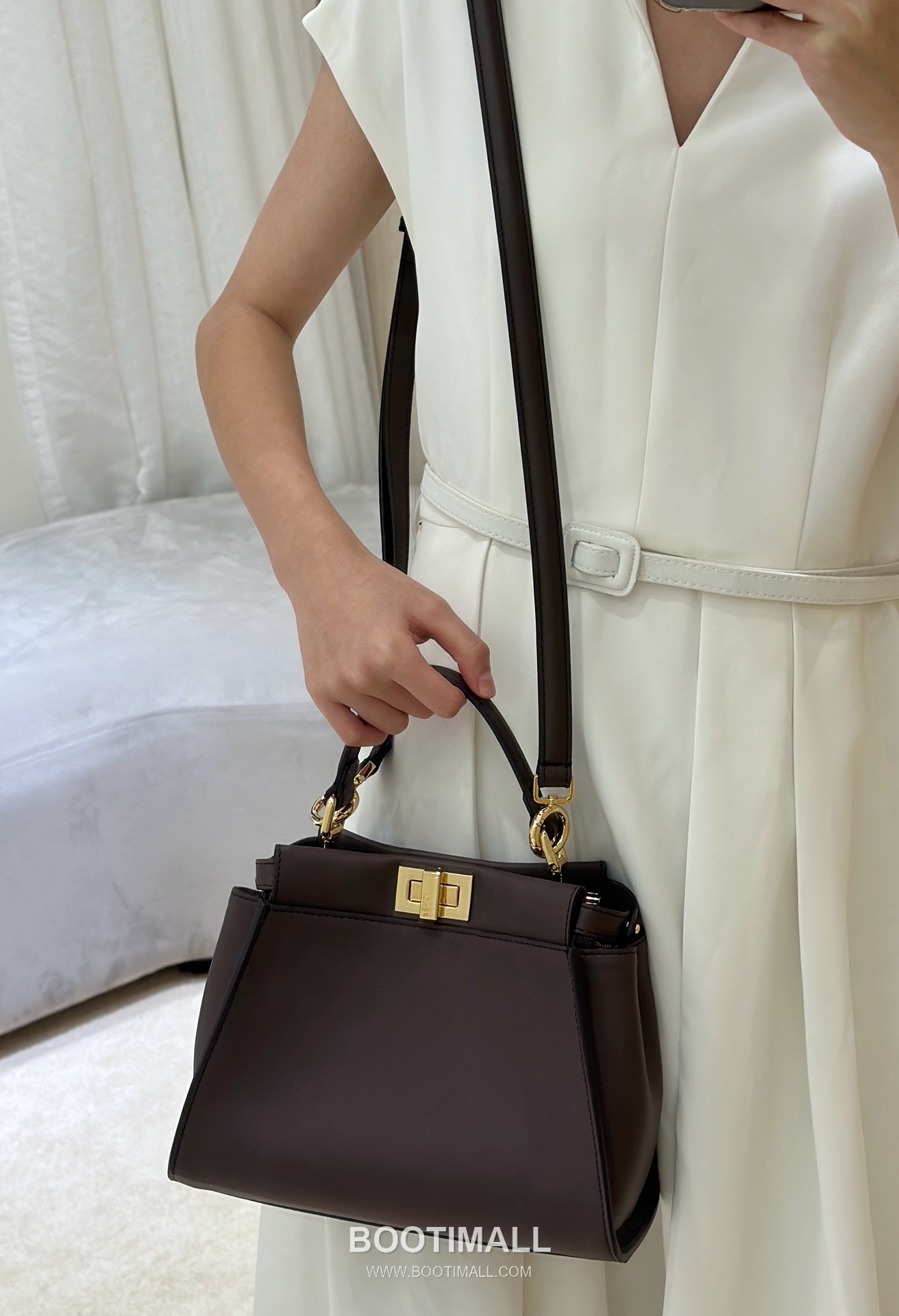 Fendi Peekaboo Leather Top Handle Bag 펜디 피카부 가죽 탑핸들백 23cm 2