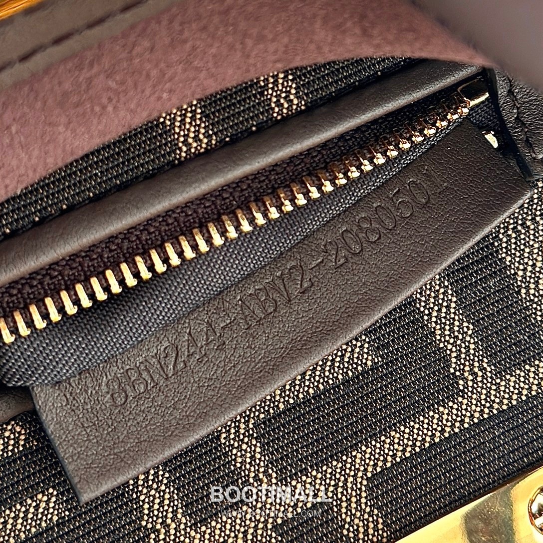 Fendi Peekaboo Leather Top Handle Bag 펜디 피카부 가죽 탑핸들백 23cm 10