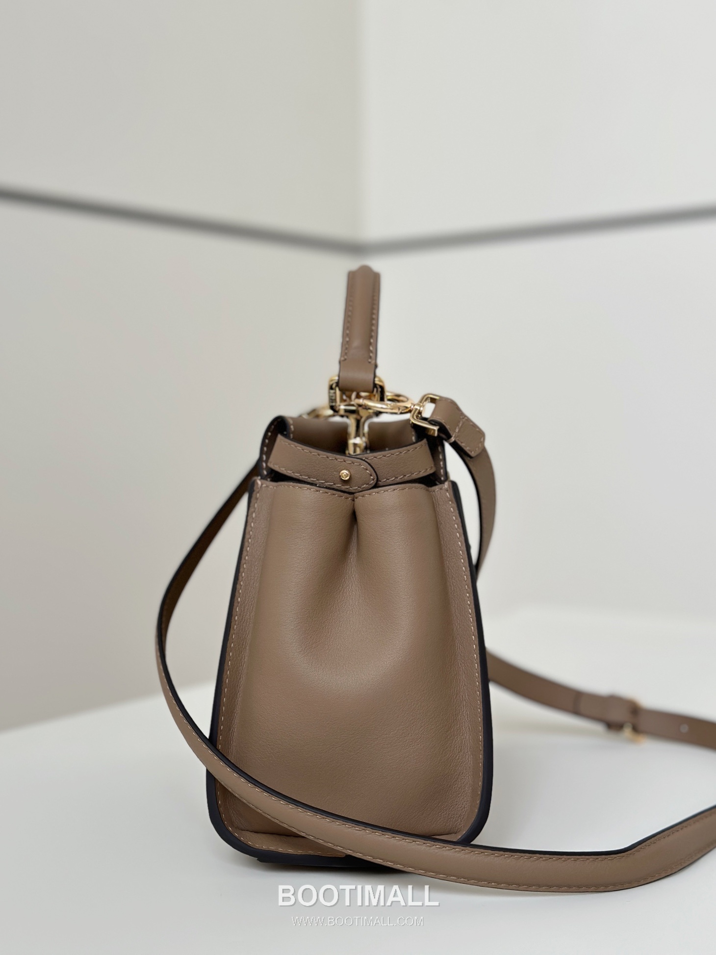 Fendi Peekaboo Leather Top Handle Bag 펜디 피카부 가죽 탑핸들백 23cm 7