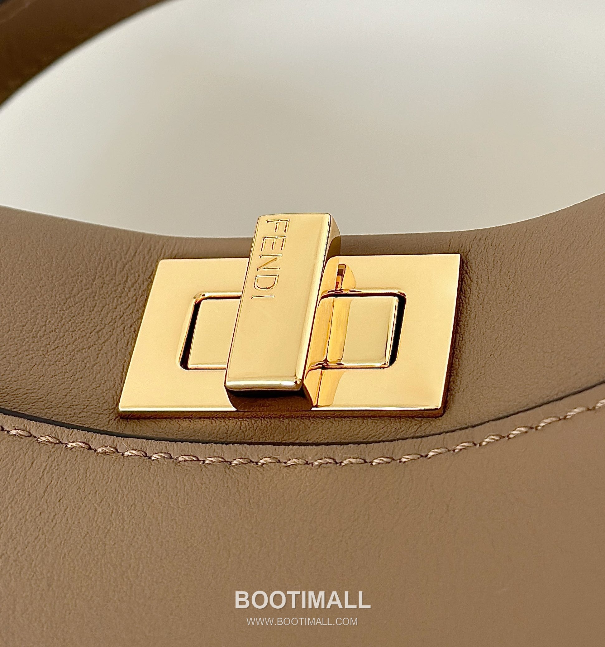 Fendi Peekaboo Leather Top Handle Bag 펜디 피카부 가죽 탑핸들백 23cm 9