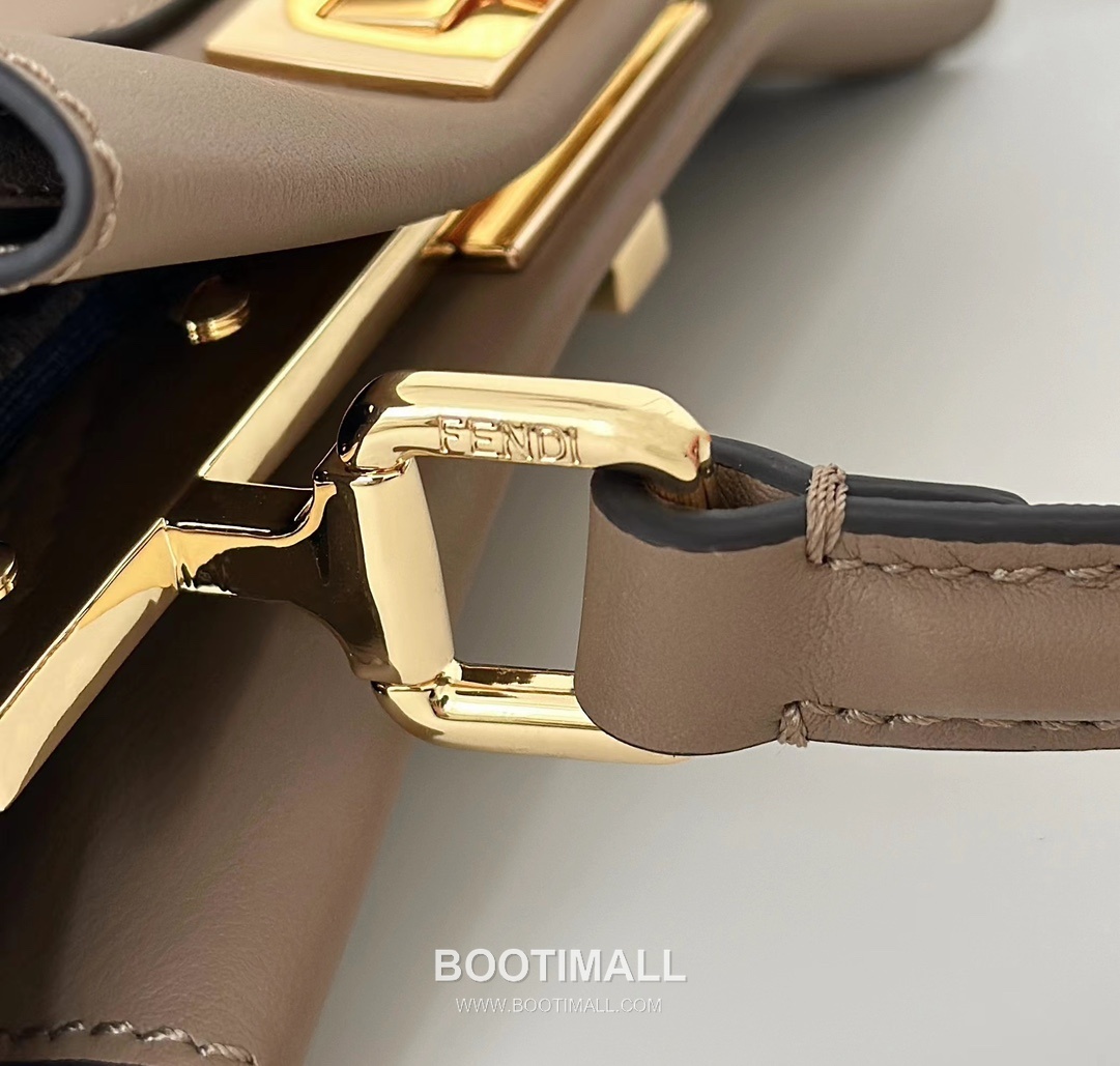 Fendi Peekaboo Leather Top Handle Bag 펜디 피카부 가죽 탑핸들백 23cm 10