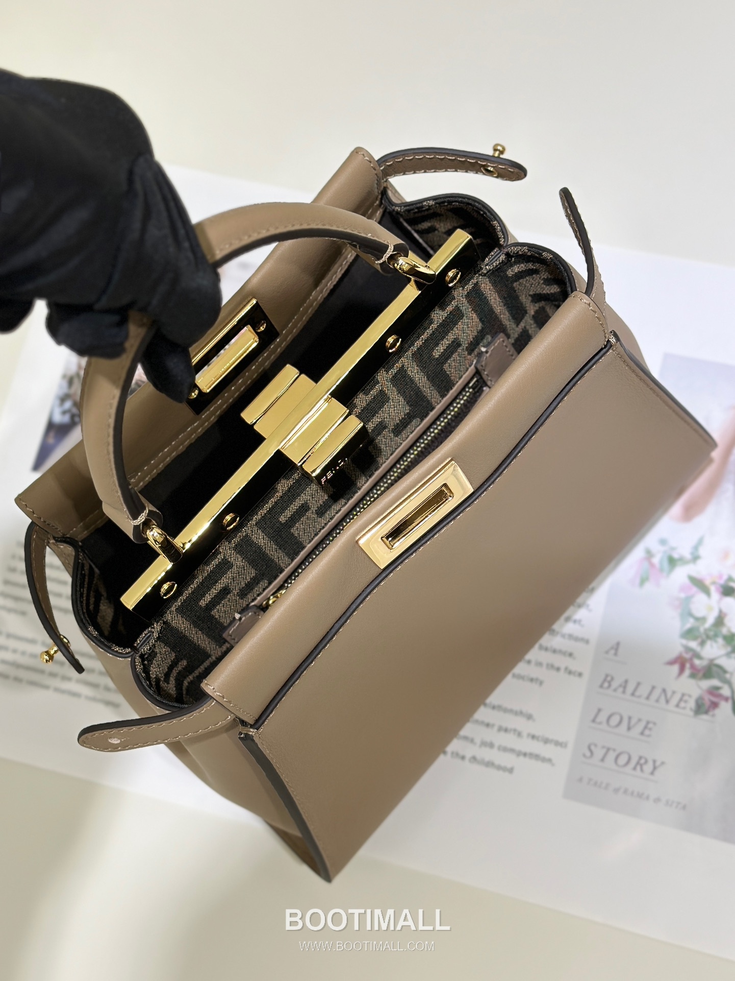 Fendi Peekaboo Leather Top Handle Bag 펜디 피카부 가죽 탑핸들백 23cm 14