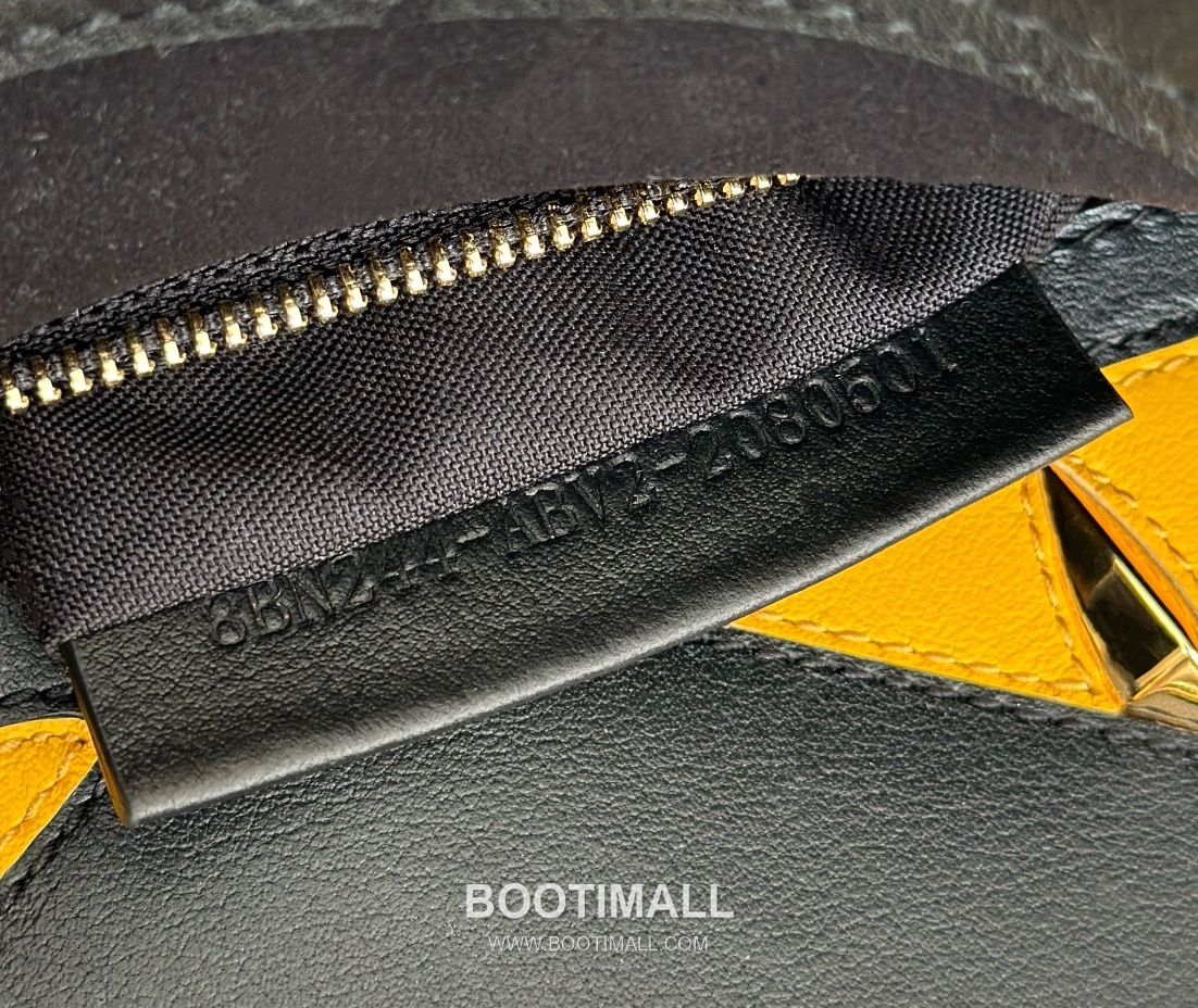 Fendi Peekaboo Monster Eye Calfskin Black Top Handle Bag 펜디 피카부 몬스터 아이 카프스킨 블랙 탑핸들백 23cm 18