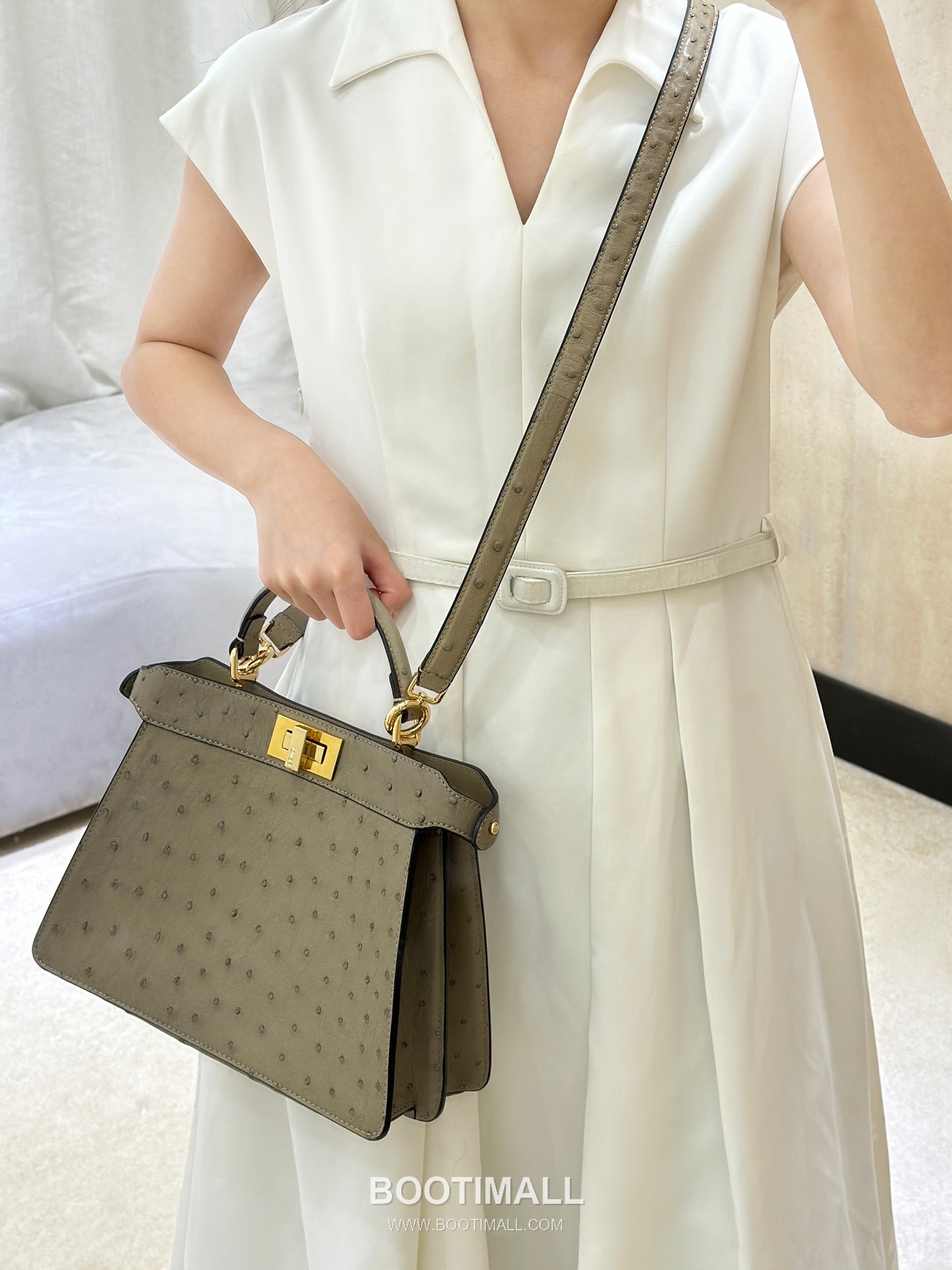 Fendi Peekaboo ISeeU Ostrich Leather Top Handle Bag 펜디 피카부 아이씨유 오스트리치 가죽 탑핸들백 27cm 1