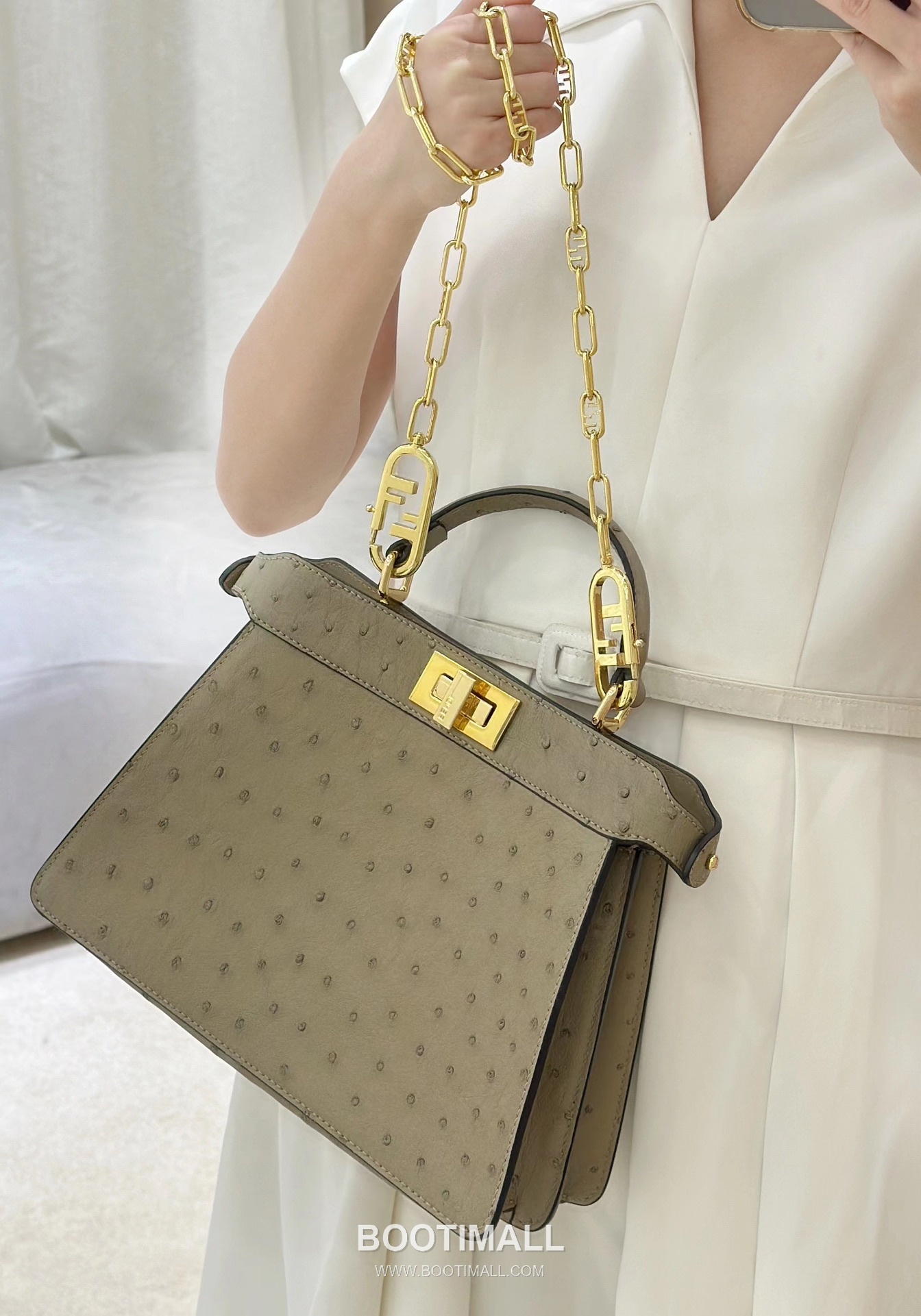 Fendi Peekaboo ISeeU Ostrich Leather Top Handle Bag 펜디 피카부 아이씨유 오스트리치 가죽 탑핸들백 27cm 2