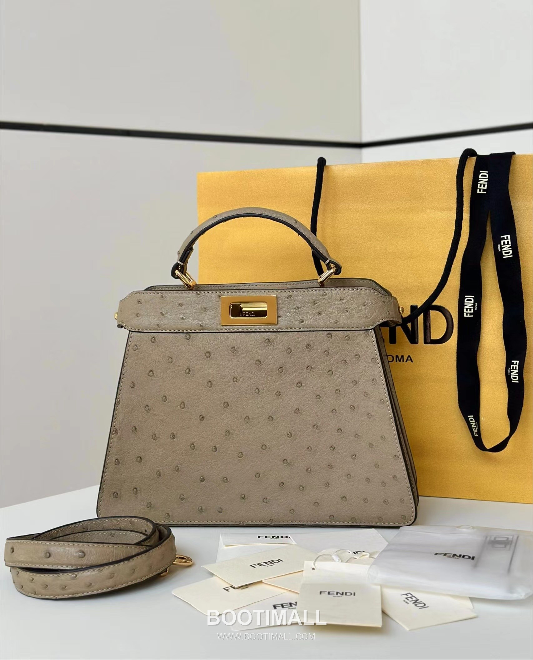 Fendi Peekaboo ISeeU Ostrich Leather Top Handle Bag 펜디 피카부 아이씨유 오스트리치 가죽 탑핸들백 27cm 5