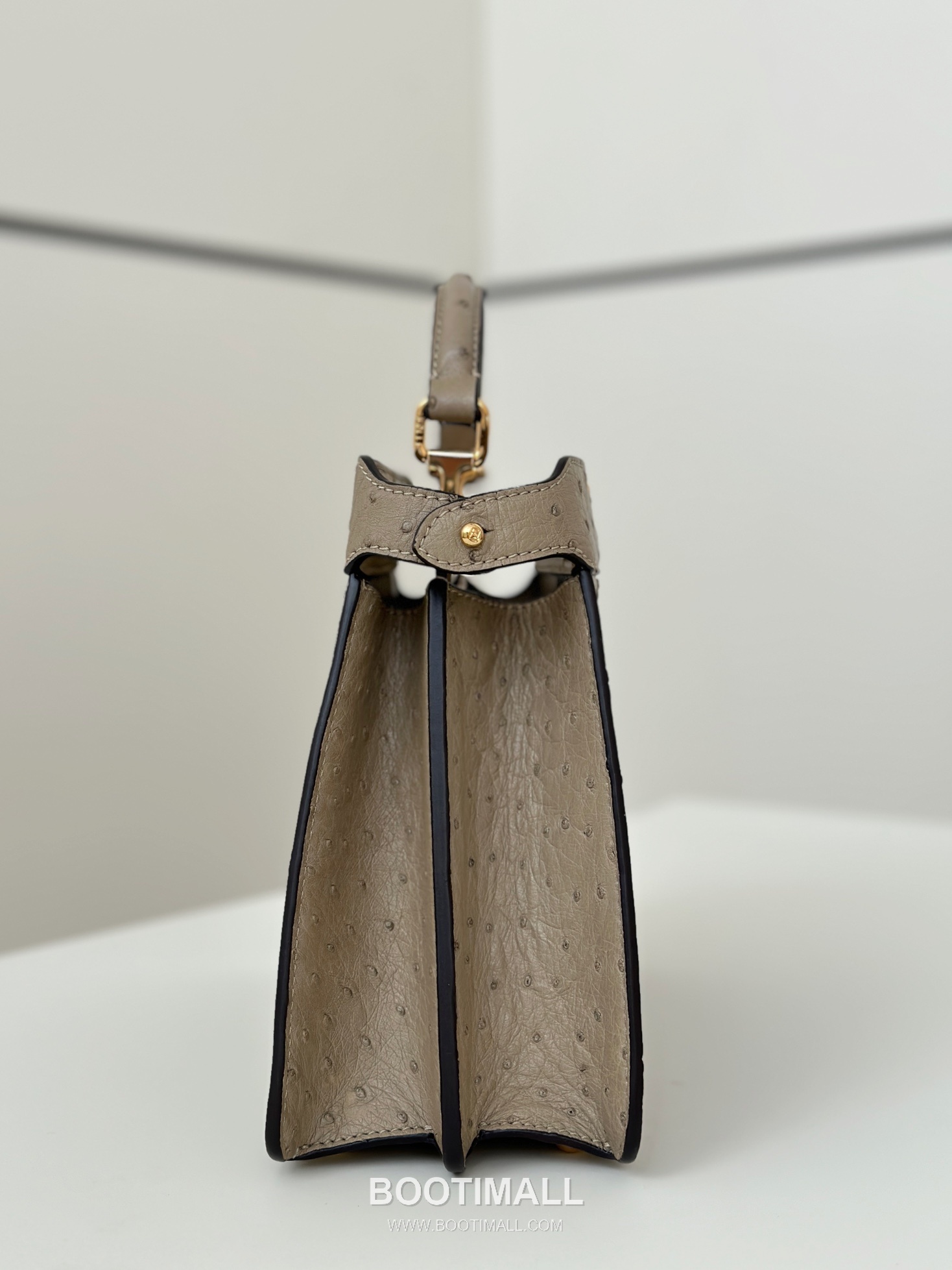 Fendi Peekaboo ISeeU Ostrich Leather Top Handle Bag 펜디 피카부 아이씨유 오스트리치 가죽 탑핸들백 27cm 6