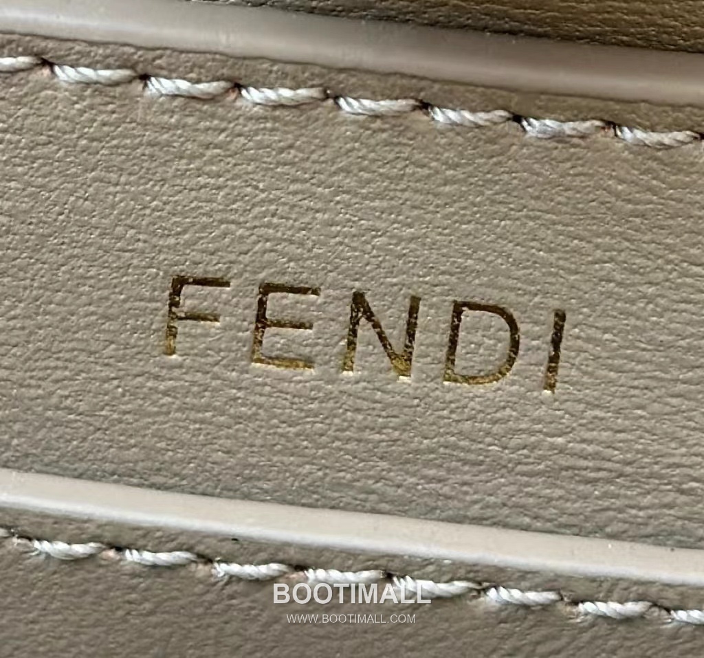 Fendi Peekaboo ISeeU Ostrich Leather Top Handle Bag 펜디 피카부 아이씨유 오스트리치 가죽 탑핸들백 27cm 9