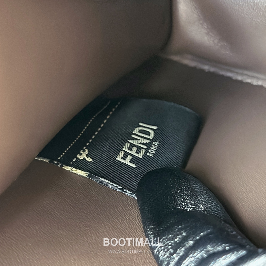 Fendi Peekaboo ISeeU Accordion Ostrich Leather Brown Top Handle Bag 펜디 피카부 아이씨유 아코디언 오스트리치 레더 브라운 탑핸들백 27cm 9