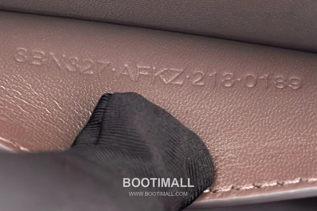 Fendi Peekaboo ISeeU Accordion Ostrich Leather Brown Top Handle Bag 펜디 피카부 아이씨유 아코디언 오스트리치 레더 브라운 탑핸들백 27cm 11