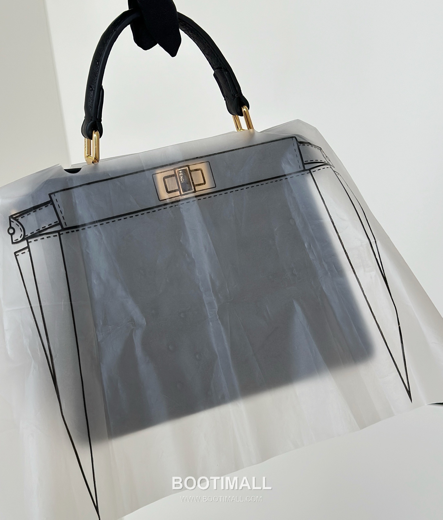 Fendi Peekaboo ISeeU Petite Ostrich Leather Top Handle Bag 펜디 피카부 아이씨유 쁘띠 오스트리치 레더 탑핸들백 20cm 5