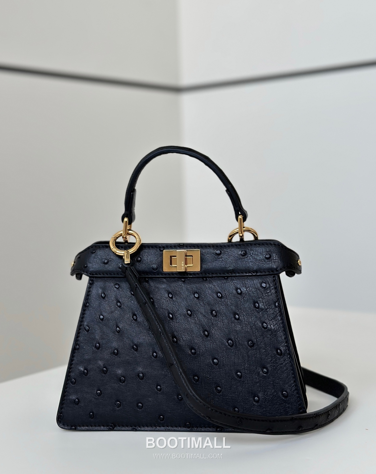 Fendi Peekaboo ISeeU Petite Ostrich Leather Top Handle Bag 펜디 피카부 아이씨유 쁘띠 오스트리치 레더 탑핸들백 20cm 7