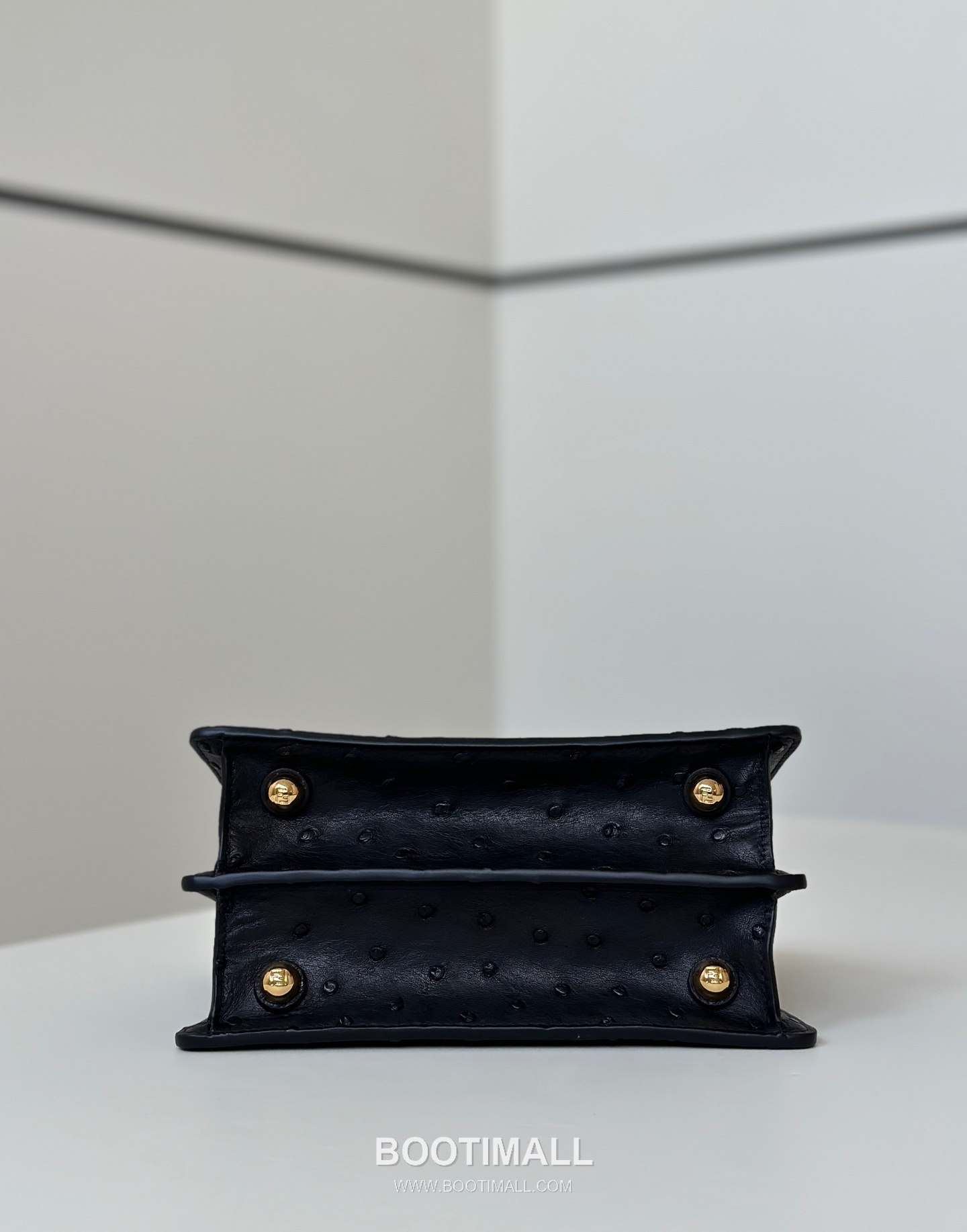 Fendi Peekaboo ISeeU Petite Ostrich Leather Top Handle Bag 펜디 피카부 아이씨유 쁘띠 오스트리치 레더 탑핸들백 20cm 9