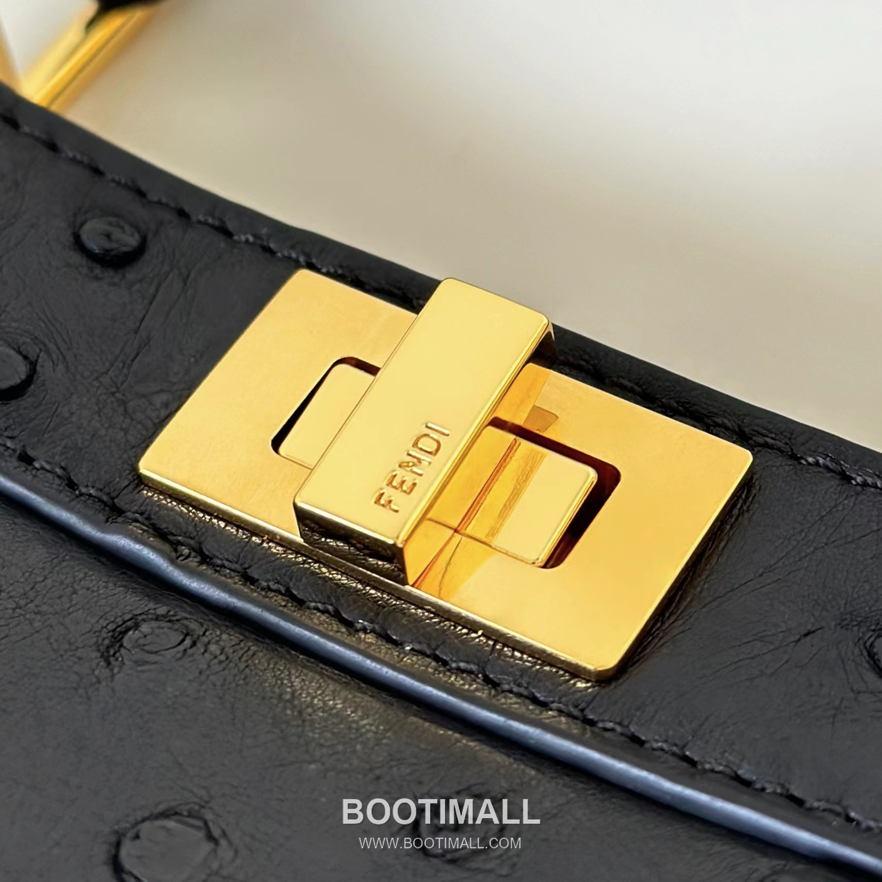 Fendi Peekaboo ISeeU Petite Ostrich Leather Top Handle Bag 펜디 피카부 아이씨유 쁘띠 오스트리치 레더 탑핸들백 20cm 10