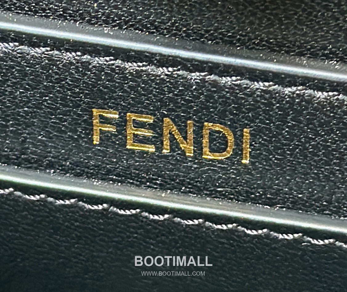 Fendi Peekaboo ISeeU Petite Ostrich Leather Top Handle Bag 펜디 피카부 아이씨유 쁘띠 오스트리치 레더 탑핸들백 20cm 12