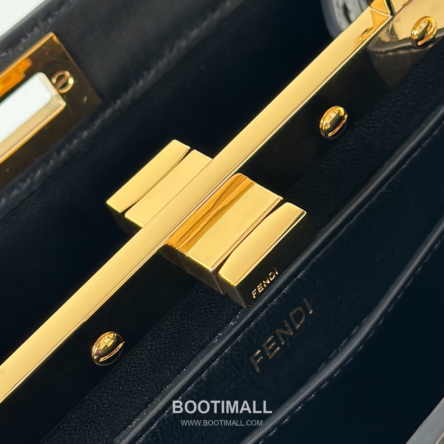 Fendi Peekaboo ISeeU Petite Ostrich Leather Top Handle Bag 펜디 피카부 아이씨유 쁘띠 오스트리치 레더 탑핸들백 20cm 14