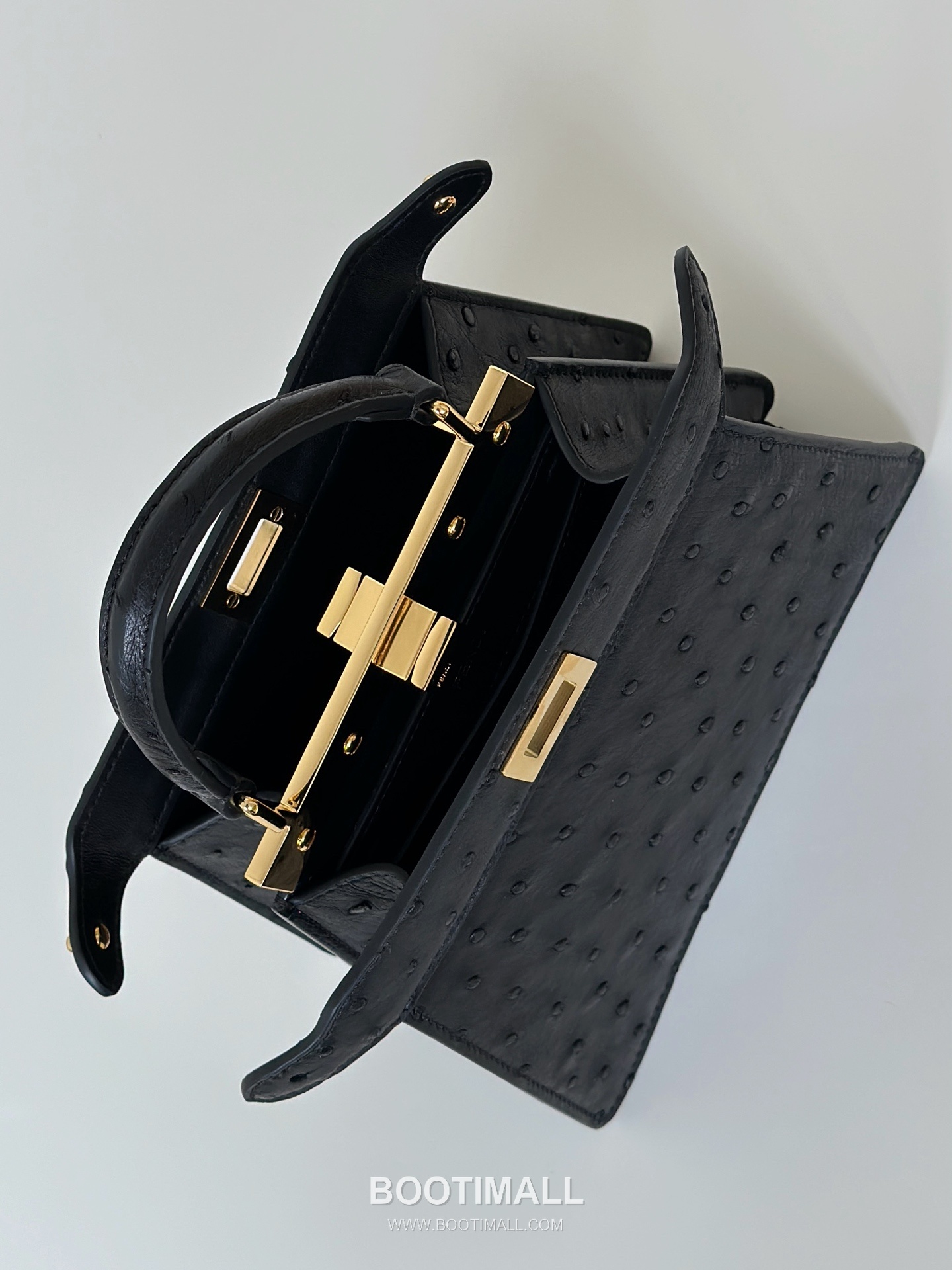 Fendi Peekaboo ISeeU Petite Ostrich Leather Top Handle Bag 펜디 피카부 아이씨유 쁘띠 오스트리치 레더 탑핸들백 20cm 15