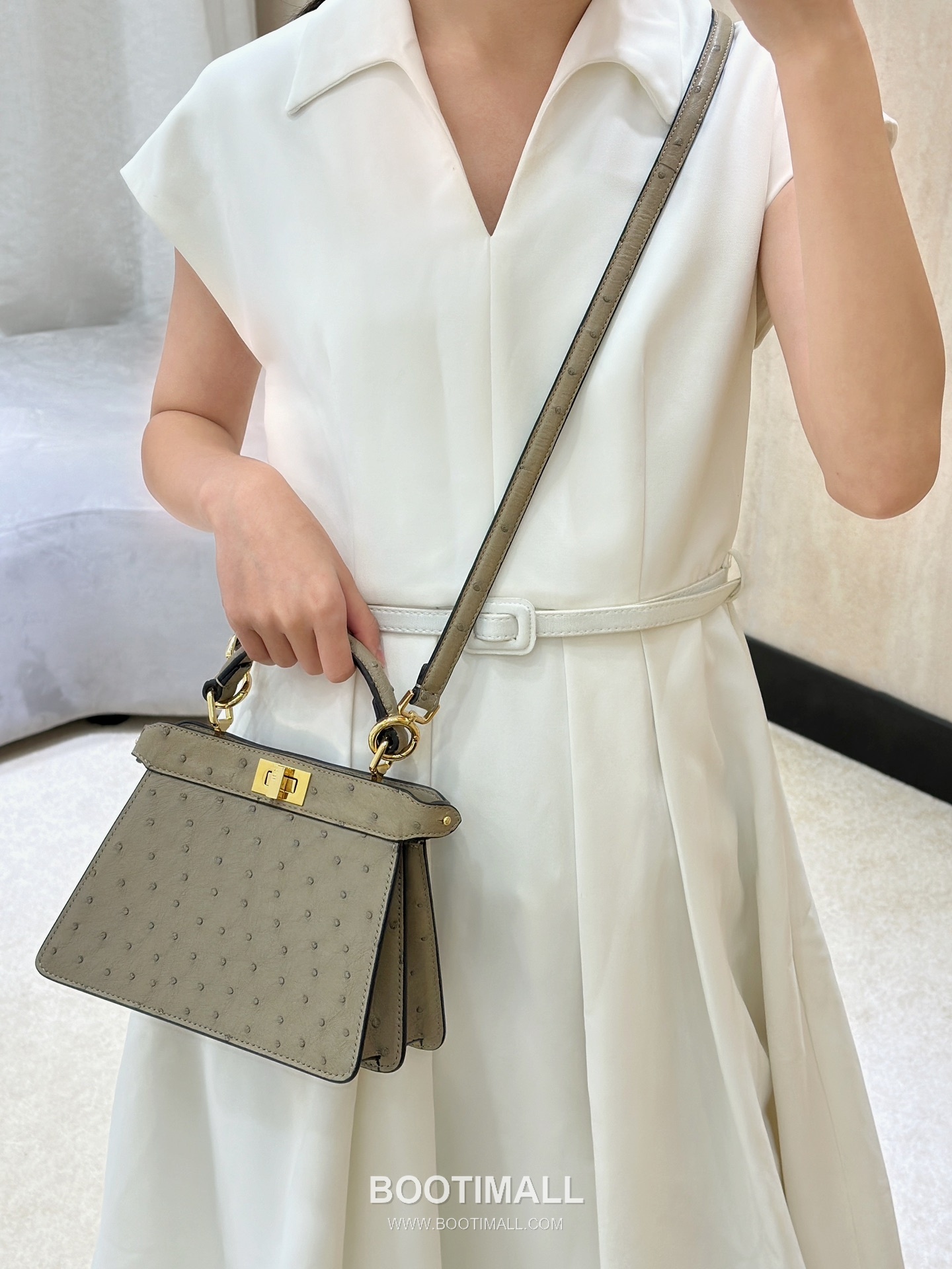 Fendi Peekaboo ISeeU Petite Ostrich Leather Top Handle Bag 펜디 피카부 아이씨유 쁘띠 오스트리치 레더 탑핸들백 20cm 1