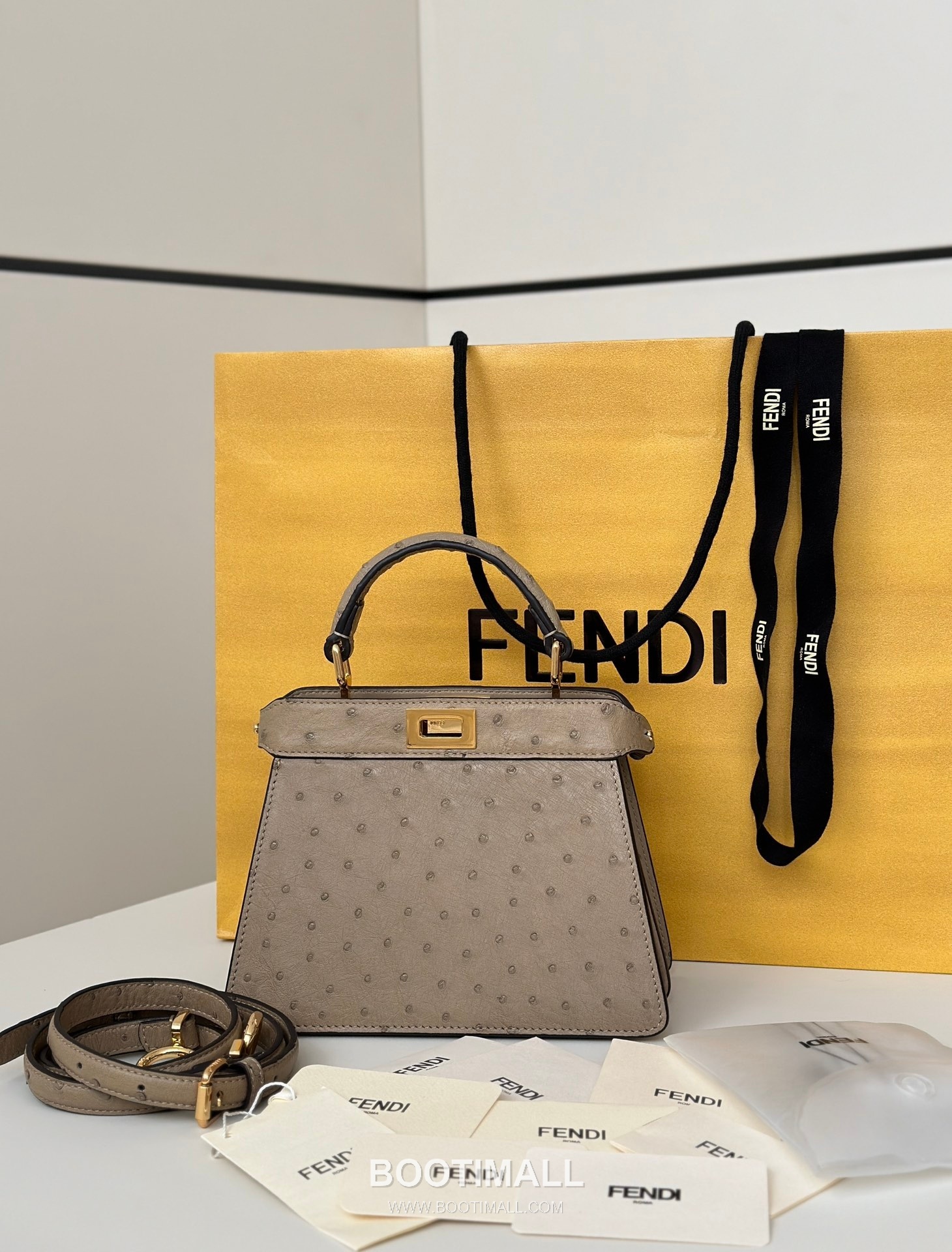 Fendi Peekaboo ISeeU Petite Ostrich Leather Top Handle Bag 펜디 피카부 아이씨유 쁘띠 오스트리치 레더 탑핸들백 20cm 5