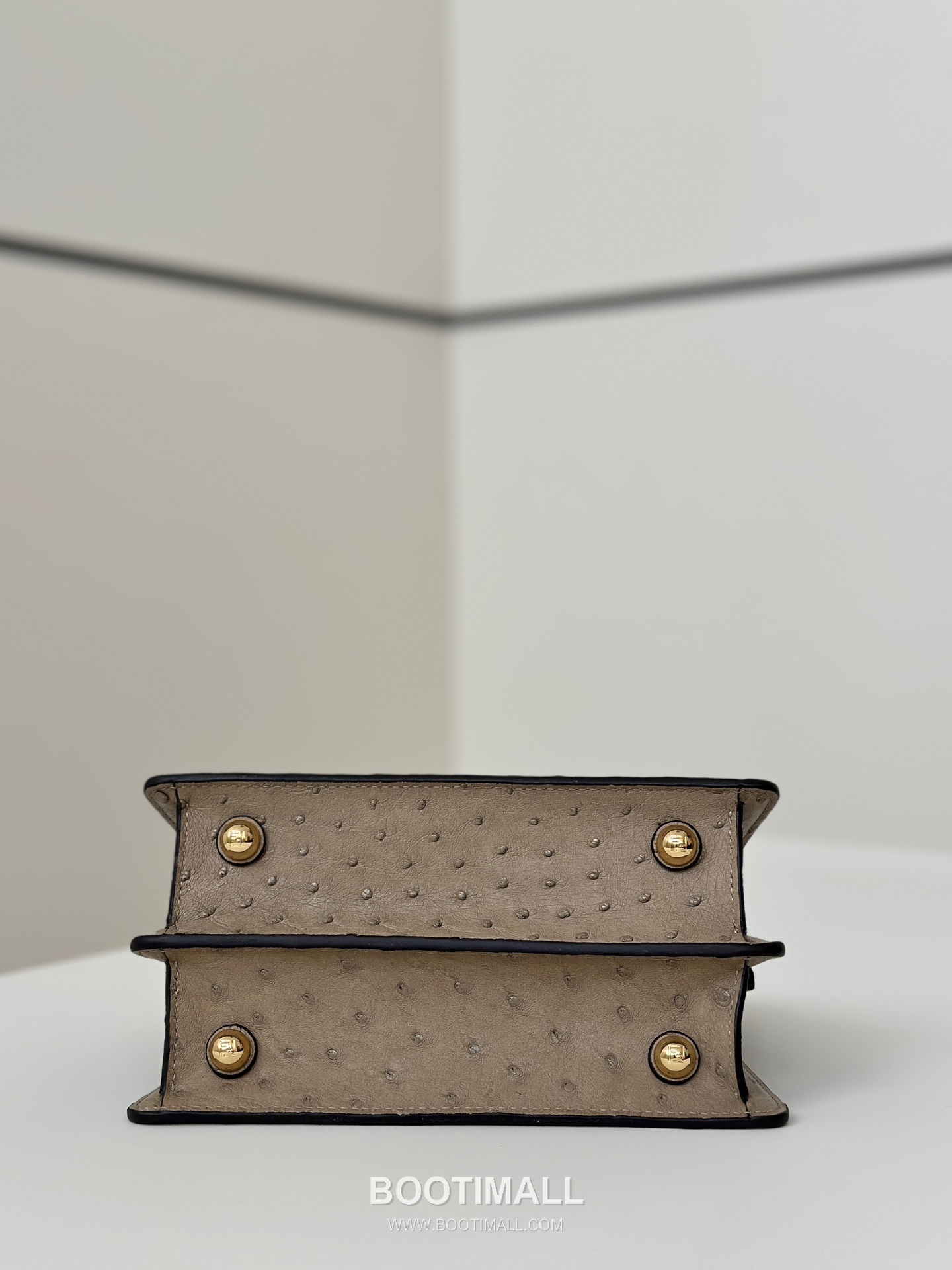 Fendi Peekaboo ISeeU Petite Ostrich Leather Top Handle Bag 펜디 피카부 아이씨유 쁘띠 오스트리치 레더 탑핸들백 20cm 7