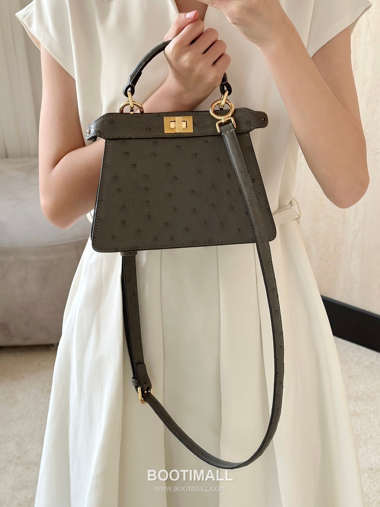 Fendi Peekaboo ISeeU Ostrich Leather Top Handle Bag 펜디 피카부 아이씨유 오스트리치 가죽 탑핸들백 27cm 3