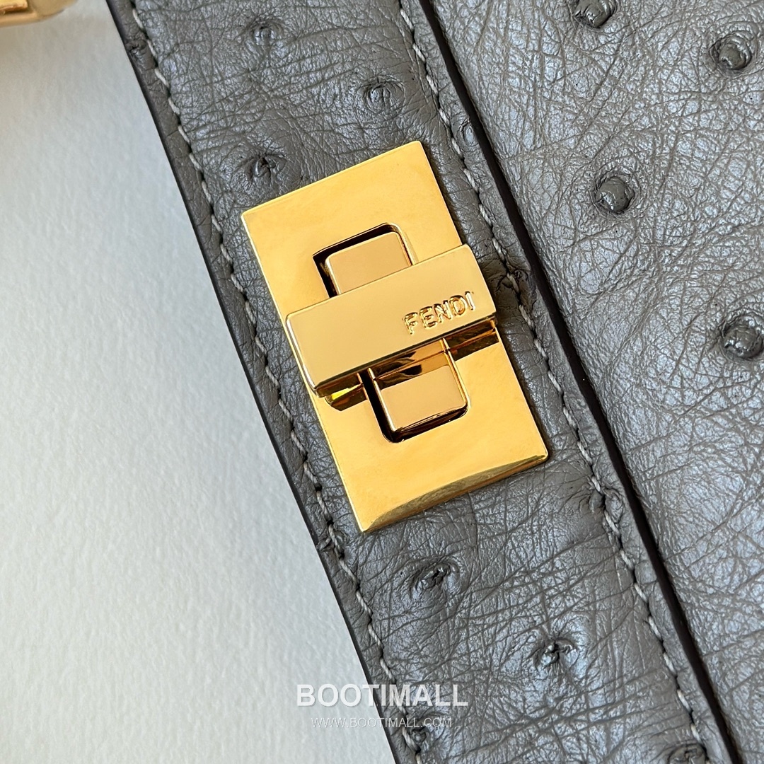 Fendi Peekaboo ISeeU Ostrich Leather Top Handle Bag 펜디 피카부 아이씨유 오스트리치 가죽 탑핸들백 27cm 9