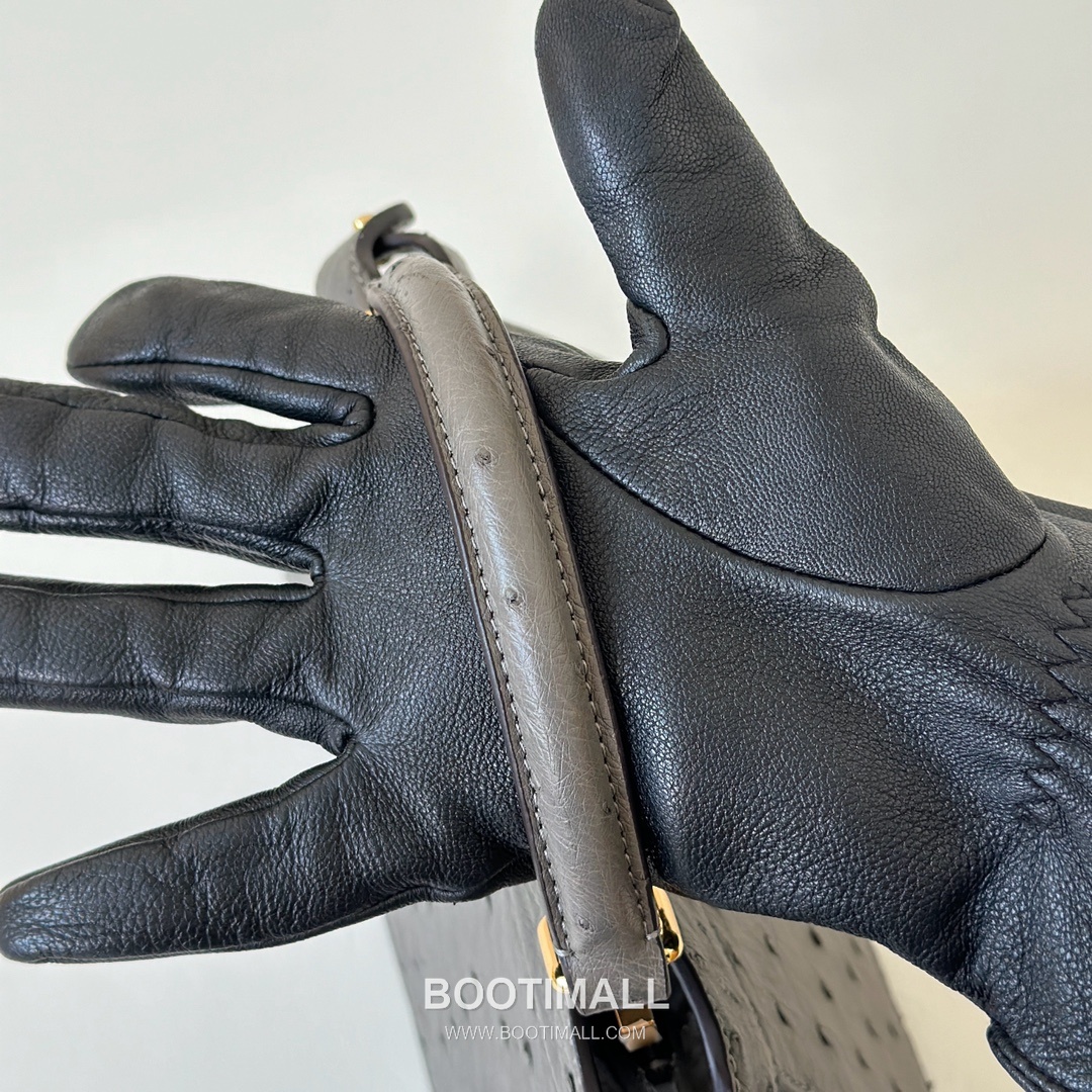 Fendi Peekaboo ISeeU Ostrich Leather Top Handle Bag 펜디 피카부 아이씨유 오스트리치 가죽 탑핸들백 27cm 10