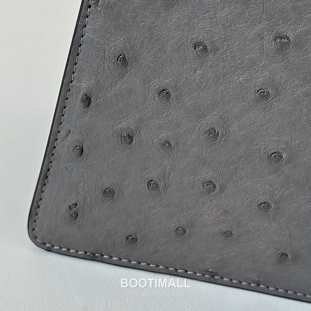 Fendi Peekaboo ISeeU Ostrich Leather Top Handle Bag 펜디 피카부 아이씨유 오스트리치 가죽 탑핸들백 27cm 12