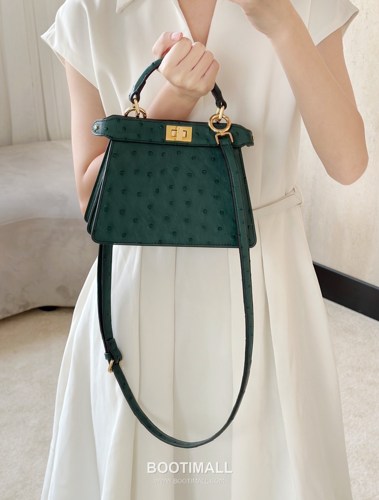 Fendi Peekaboo ISeeU Ostrich Leather Top Handle Bag 펜디 피카부 아이씨유 오스트리치 가죽 탑핸들백 27cm 3