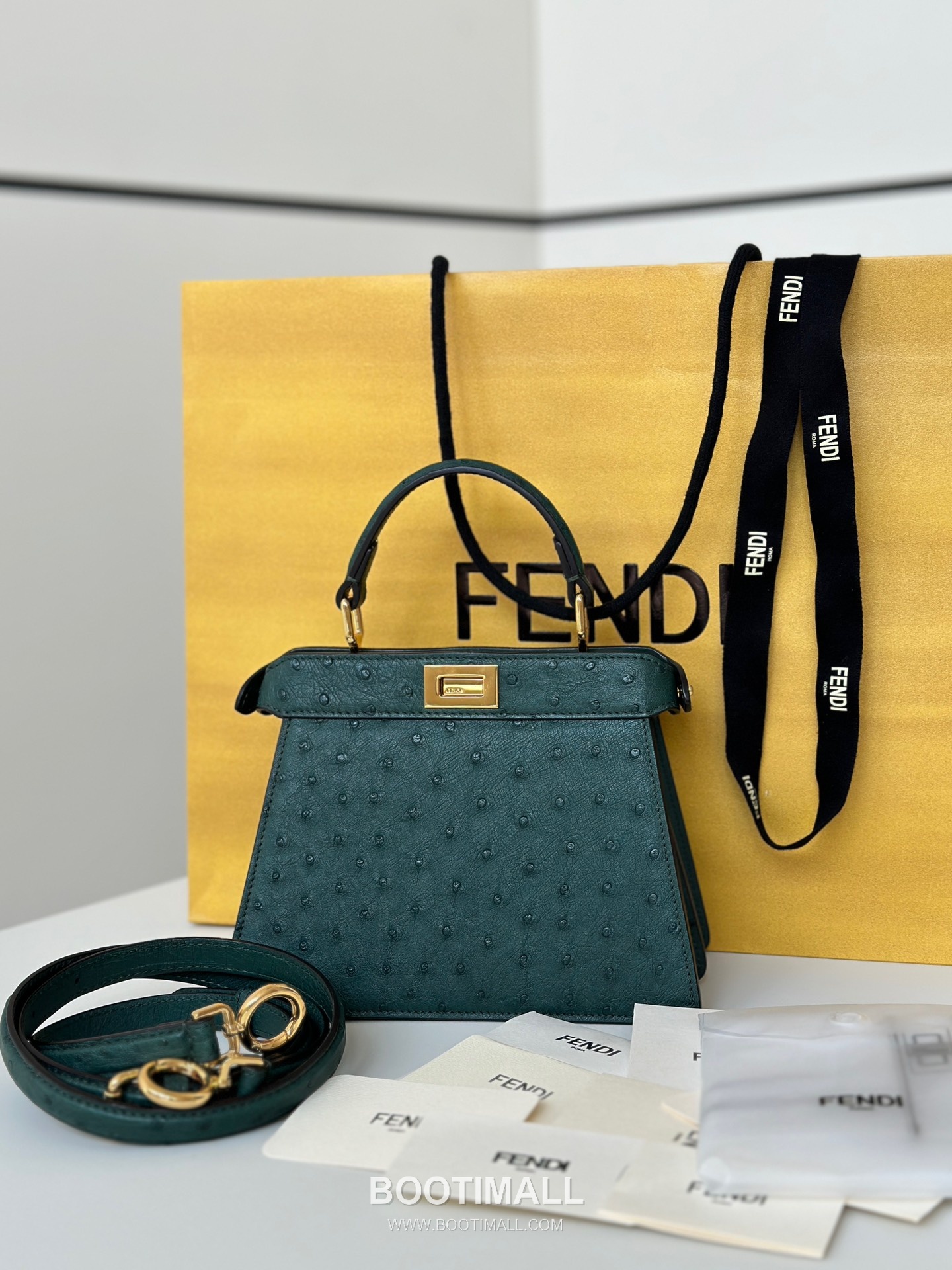 Fendi Peekaboo ISeeU Ostrich Leather Top Handle Bag 펜디 피카부 아이씨유 오스트리치 가죽 탑핸들백 27cm 9