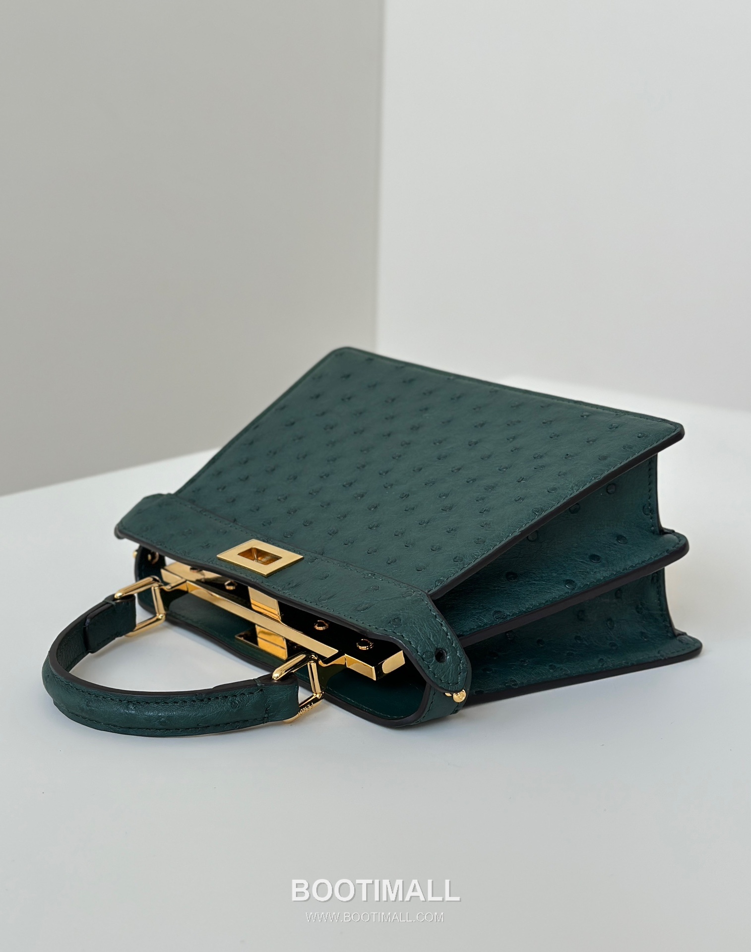 Fendi Peekaboo ISeeU Ostrich Leather Top Handle Bag 펜디 피카부 아이씨유 오스트리치 가죽 탑핸들백 27cm 10