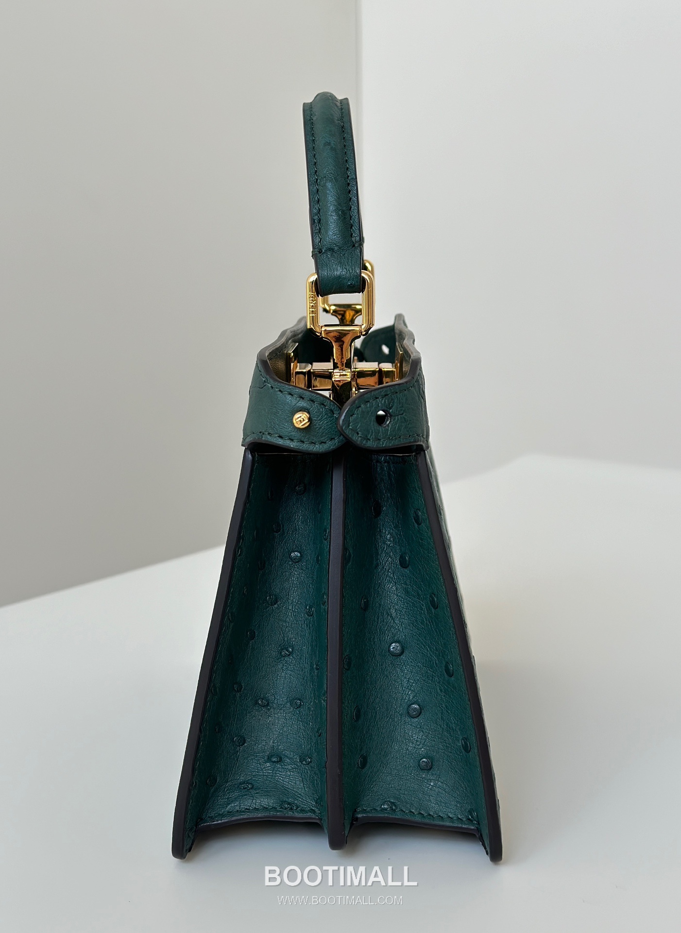 Fendi Peekaboo ISeeU Ostrich Leather Top Handle Bag 펜디 피카부 아이씨유 오스트리치 가죽 탑핸들백 27cm 11