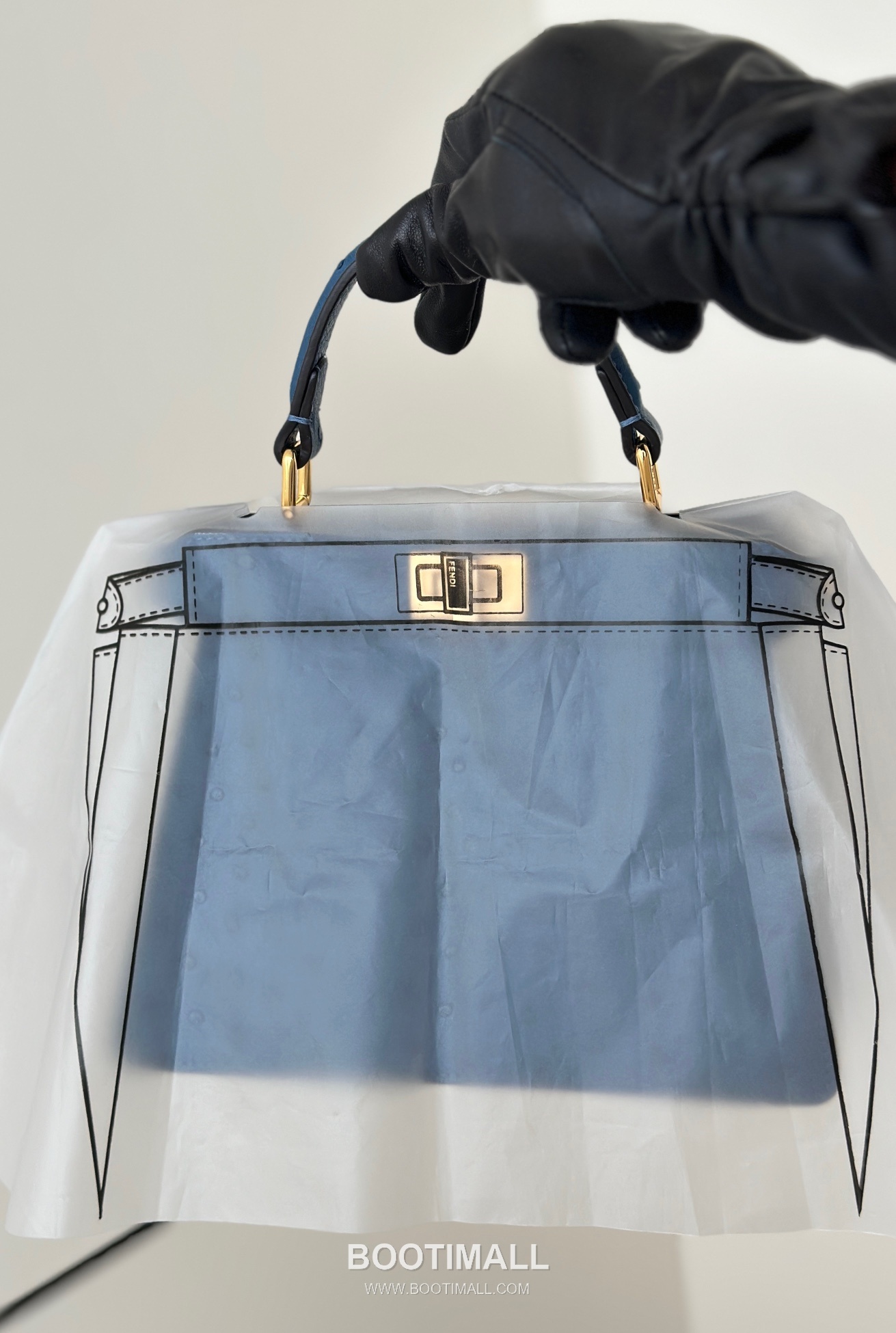 Fendi Peekaboo ISeeU Petite Ostrich Leather Top Handle Bag 펜디 피카부 아이씨유 쁘띠 오스트리치 레더 탑핸들백 20cm 1